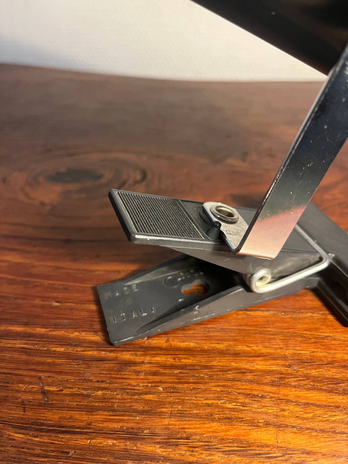 Spotlight to fix or clamp Italy year 80