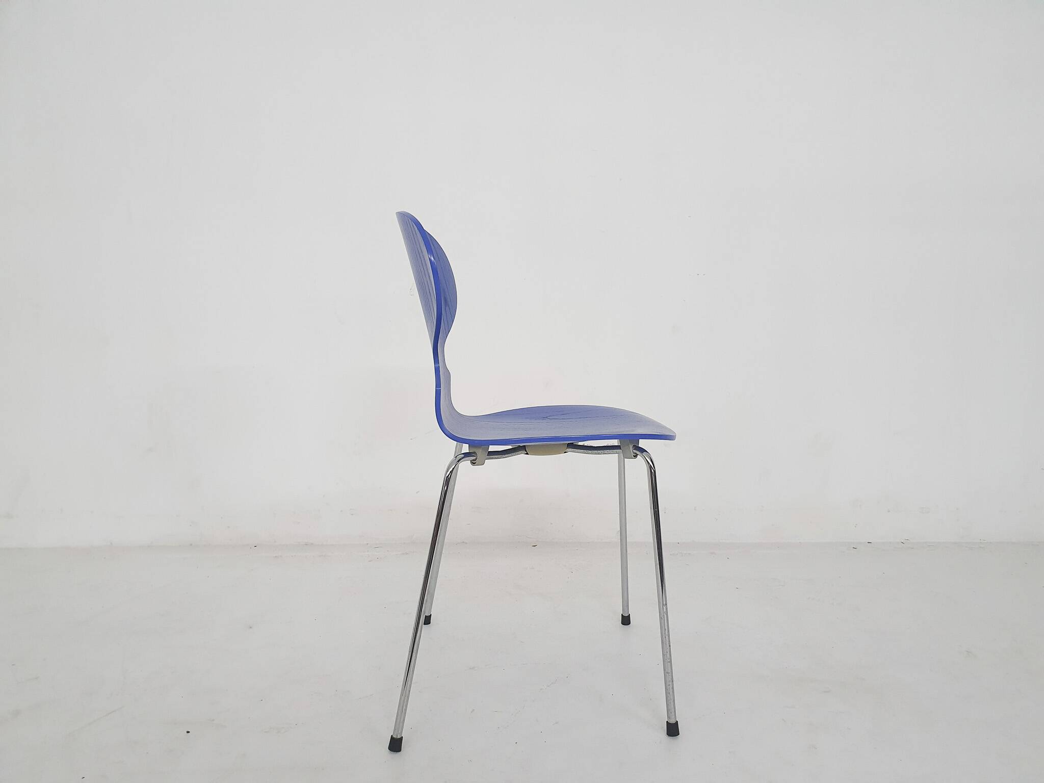 Arne Jacobsen for Fritz Hansen ultramarine (L15) wooden "Ant" chair, Denmar