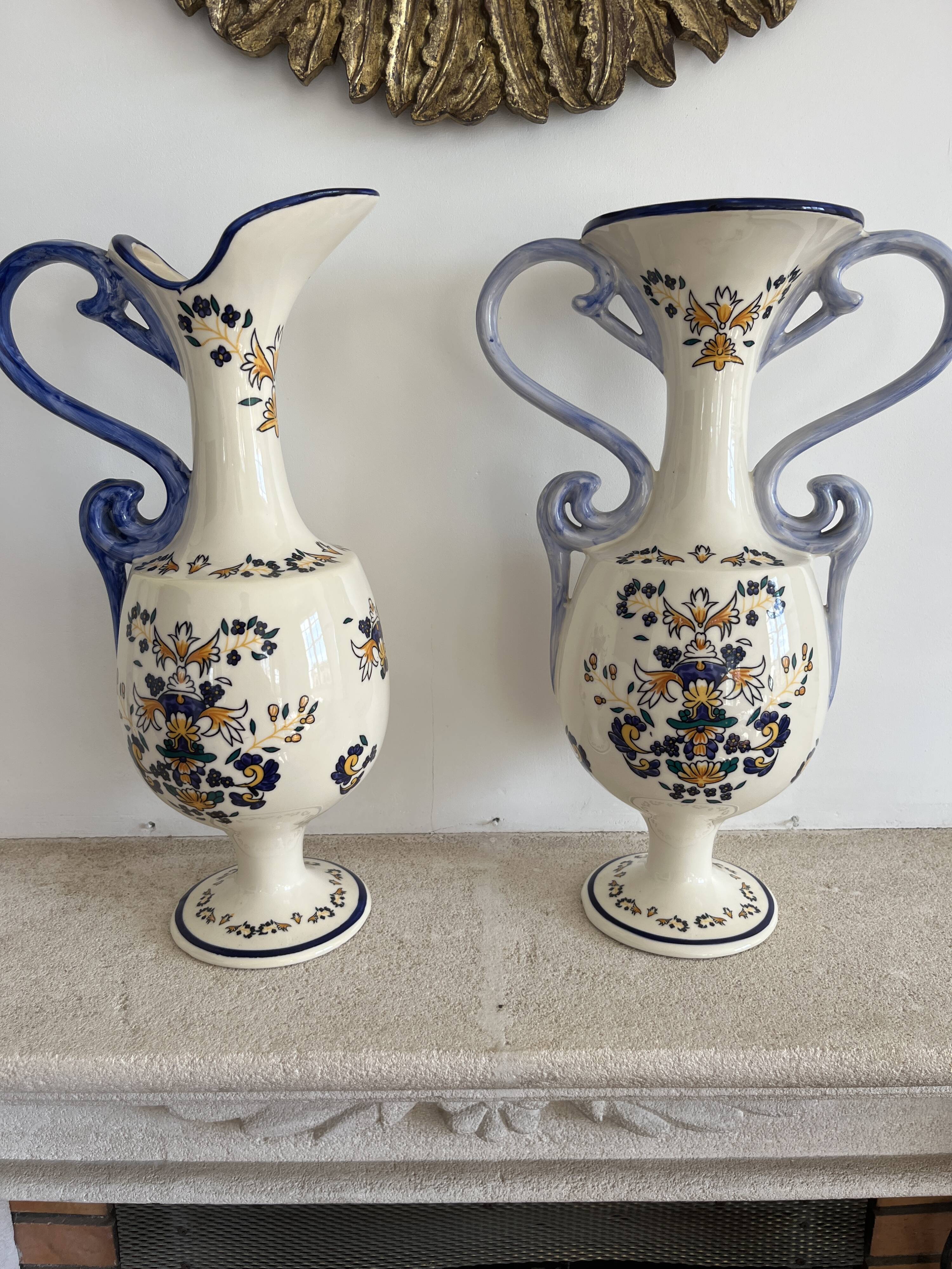 Baluster vase with handles in porcelain with floral decoration.