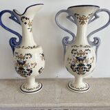 Vase balustre à anses en porcelaine à décor floral