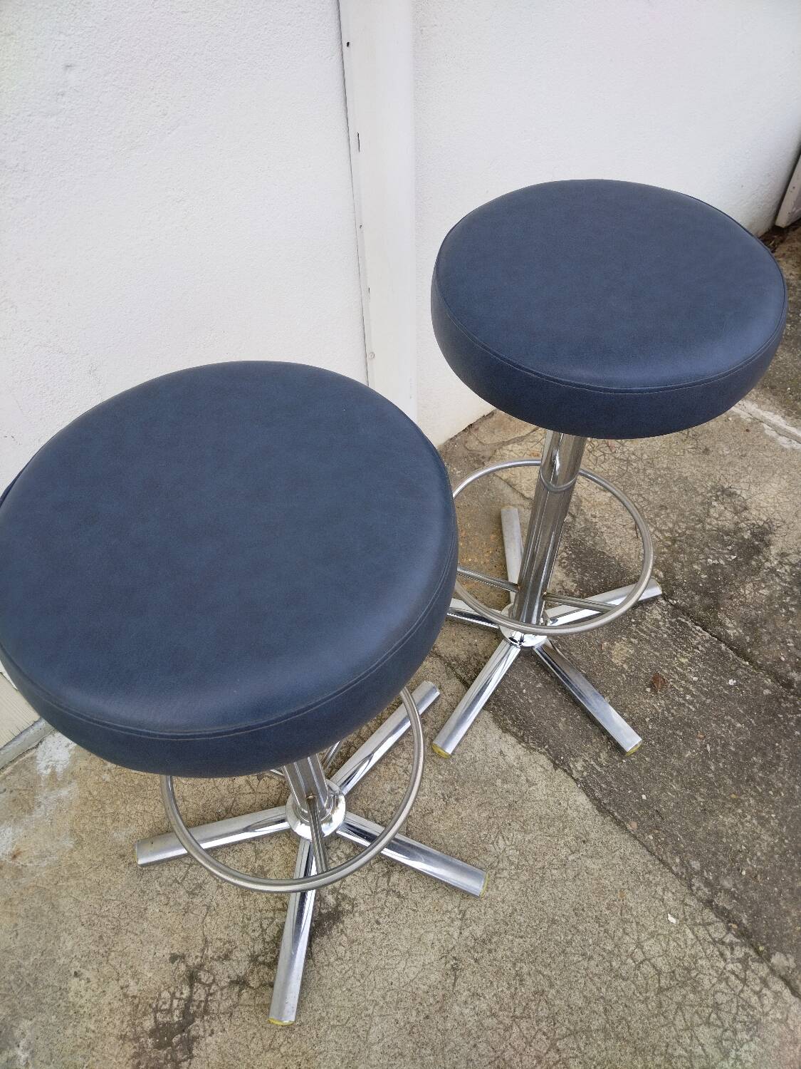 Bar stool design