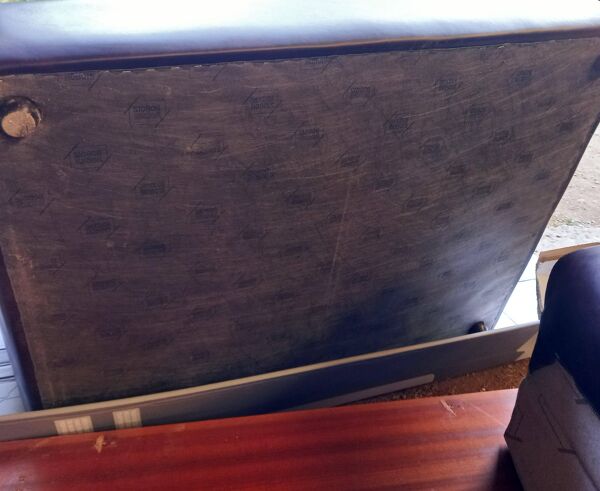 Canapé 2 places en cuir bordeaux par Christophe Delcourt pour Roche-Bobois