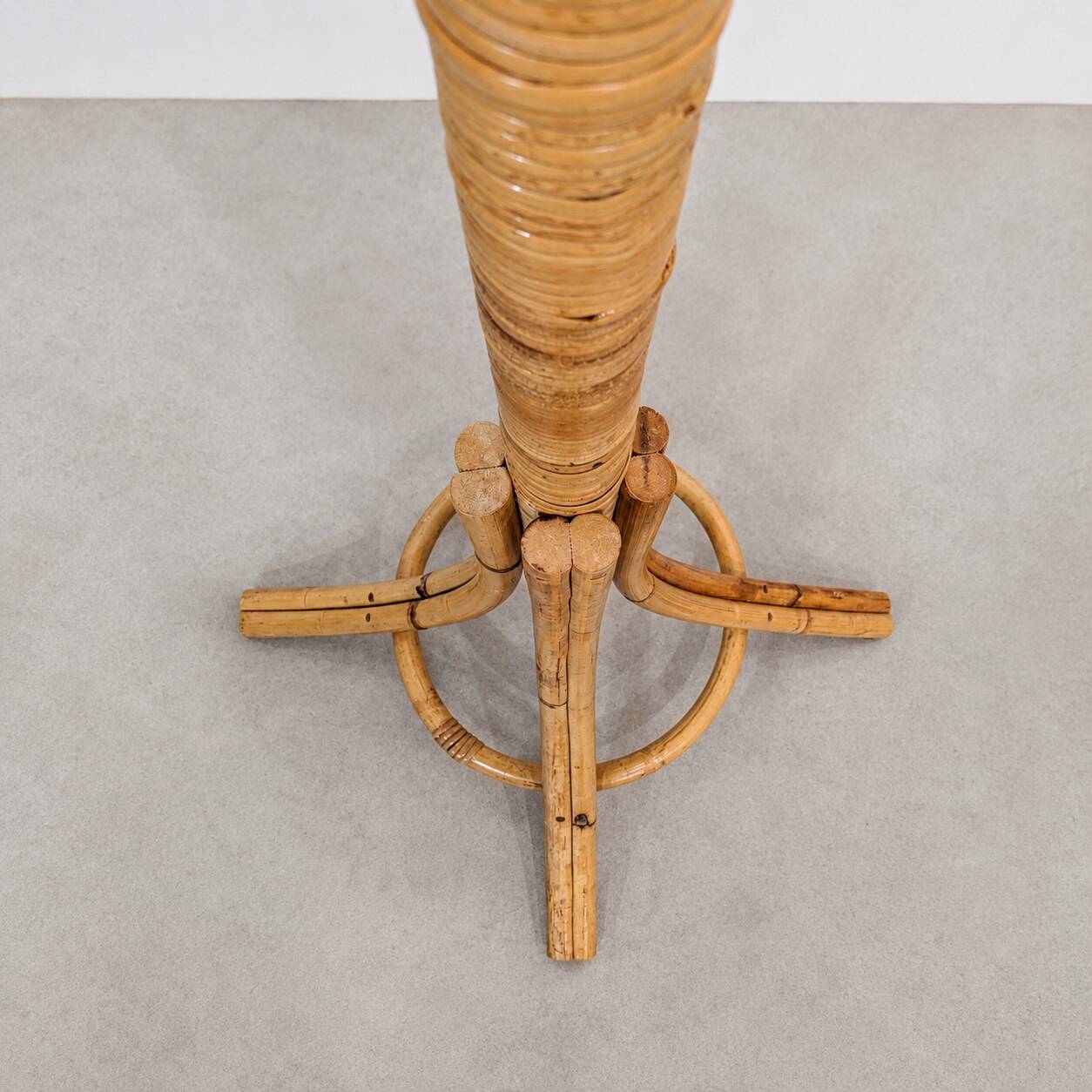 Vintage parrot coat rack in rattan and bamboo