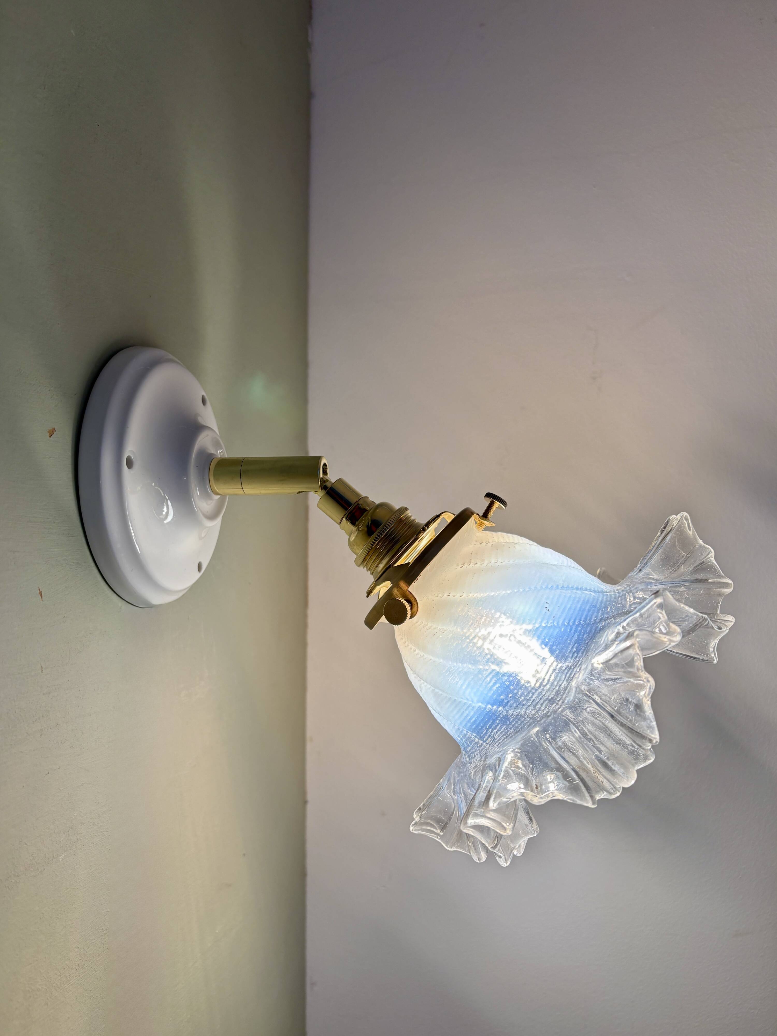 Vintage tulip wall lamp in white and transparent glass