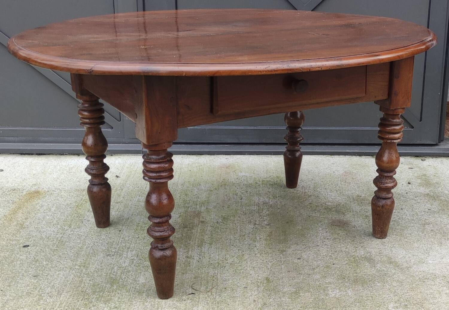Old louis philippe oval coffee table 1 drawer