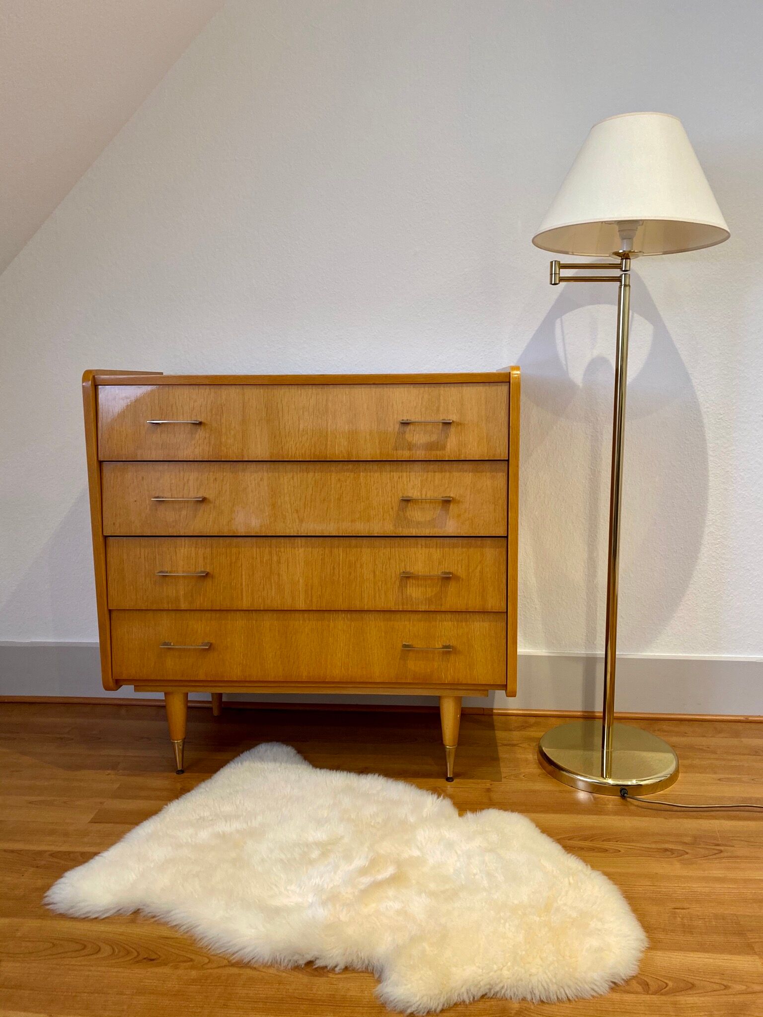 Articulated arm reader lamp