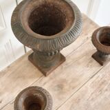 Lot de trois vases Médicis en fonte