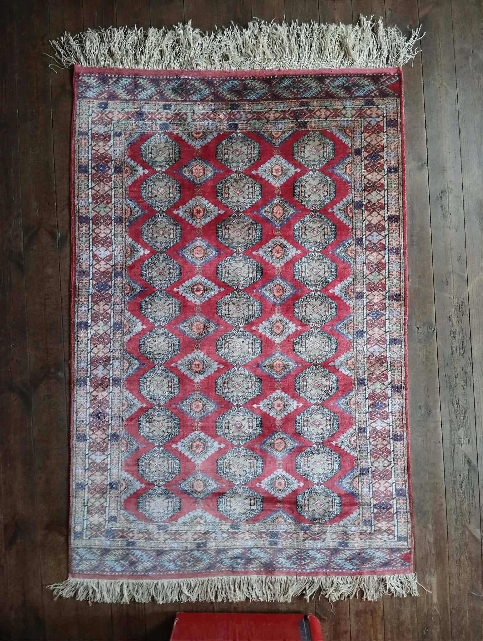 Handmade Turkmen Bukhara carpet 173x113cm