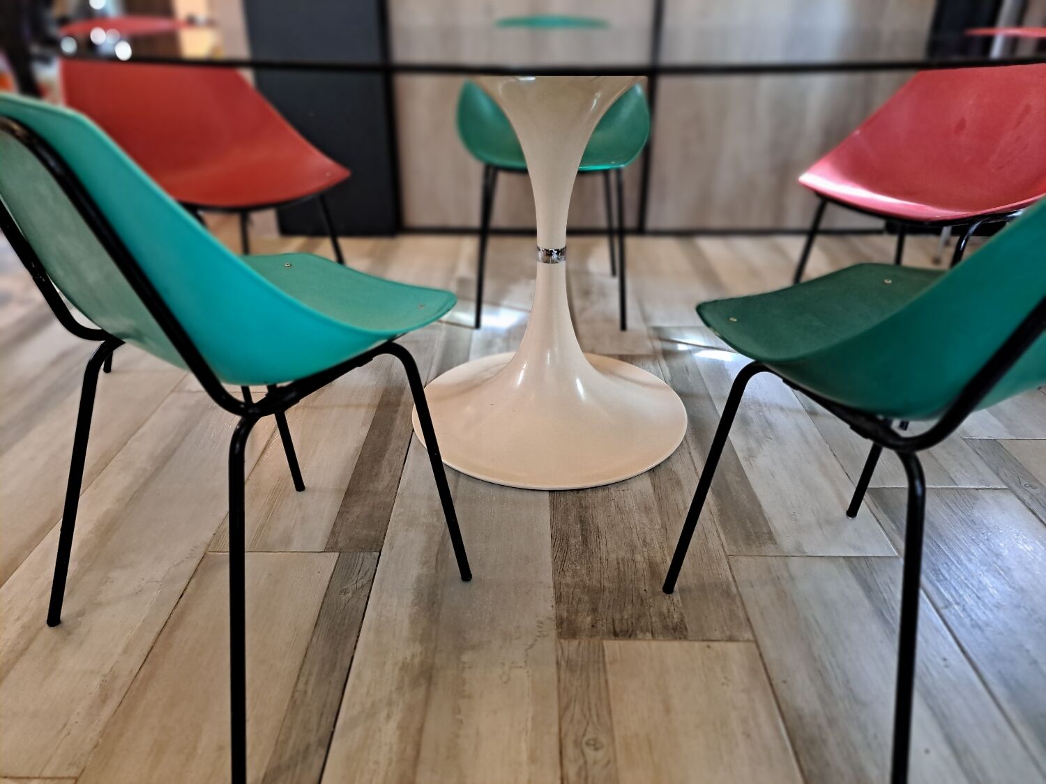 Suite of 5+1 shell chairs Pierre Guariche 1960