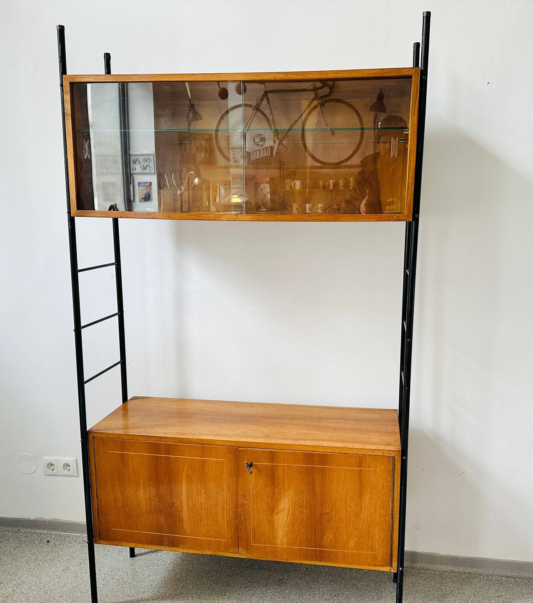 Mid-Century ladder shelving unit from the 1950s–60s