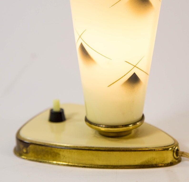 Lampe de table verre opalin et base laiton années 50