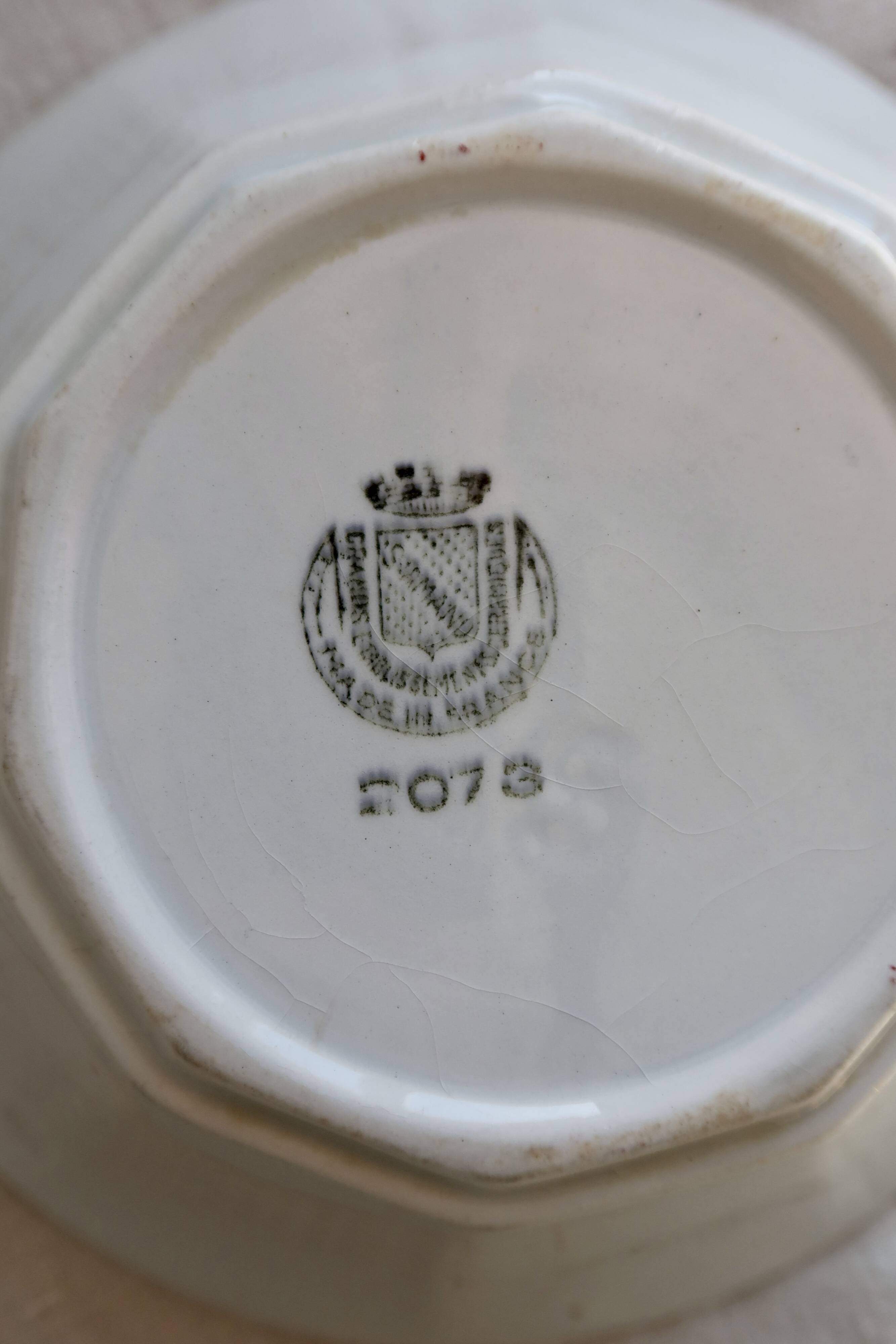 Antique Saint-Amand faience salad bowl model 2078 – Burgundy geometric pattern