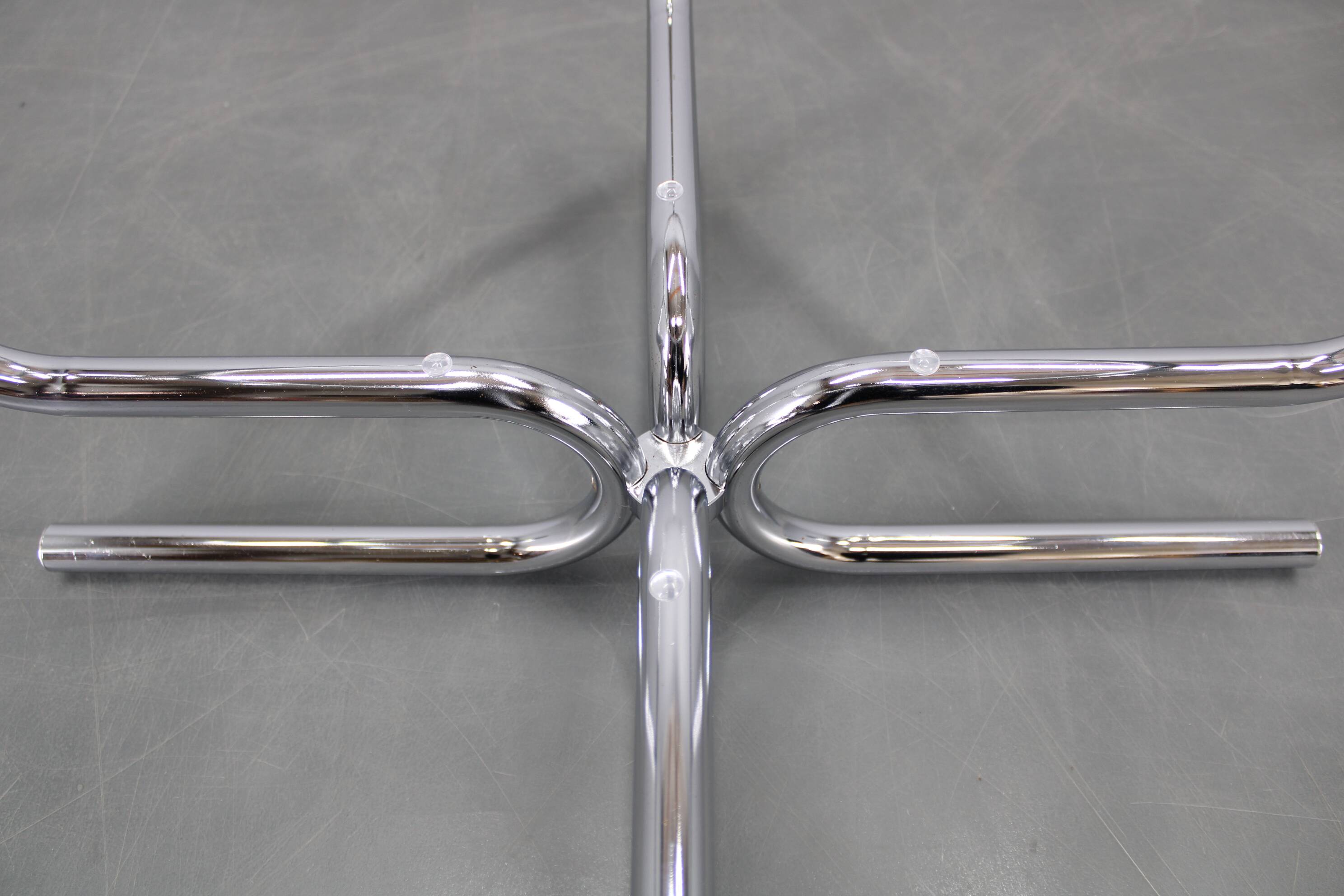 1970s Italian chrome tubular coffee table with smoked glass, round