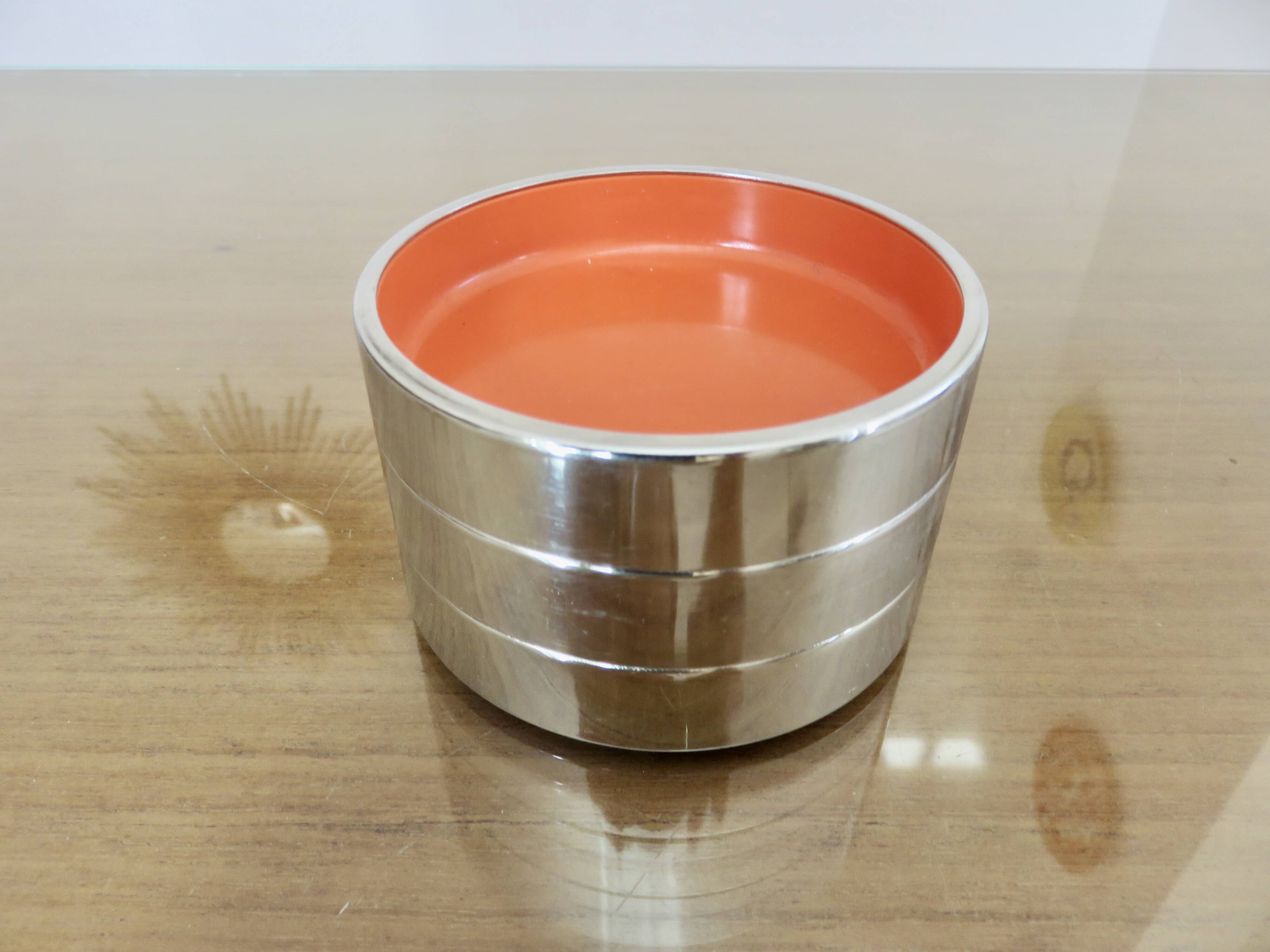 Set of 3 stackable ashtrays in colored melamine, chrome metal from the 70s
