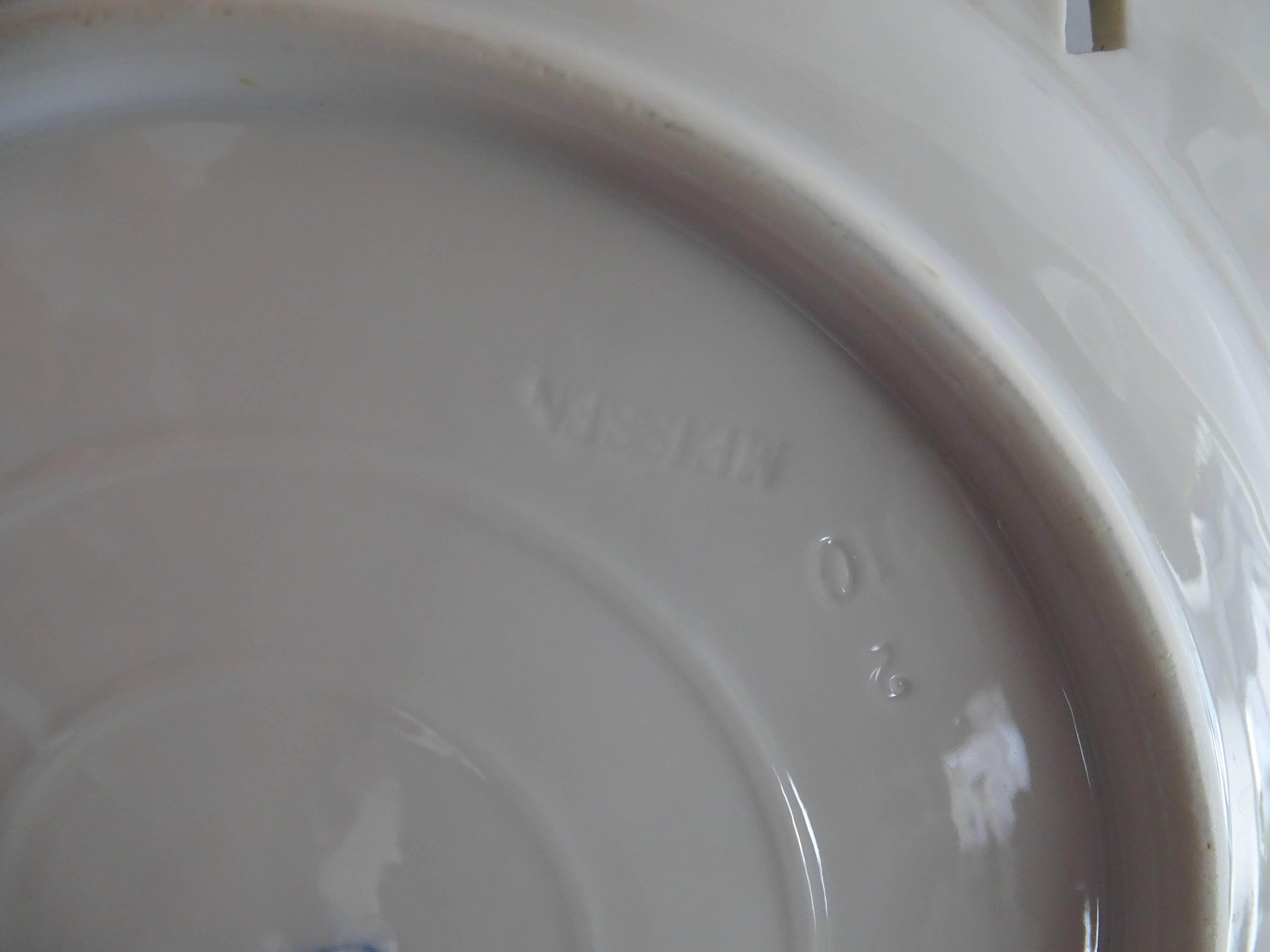 Old openwork Meissen earthenware plate decorated with blue onions 19th century