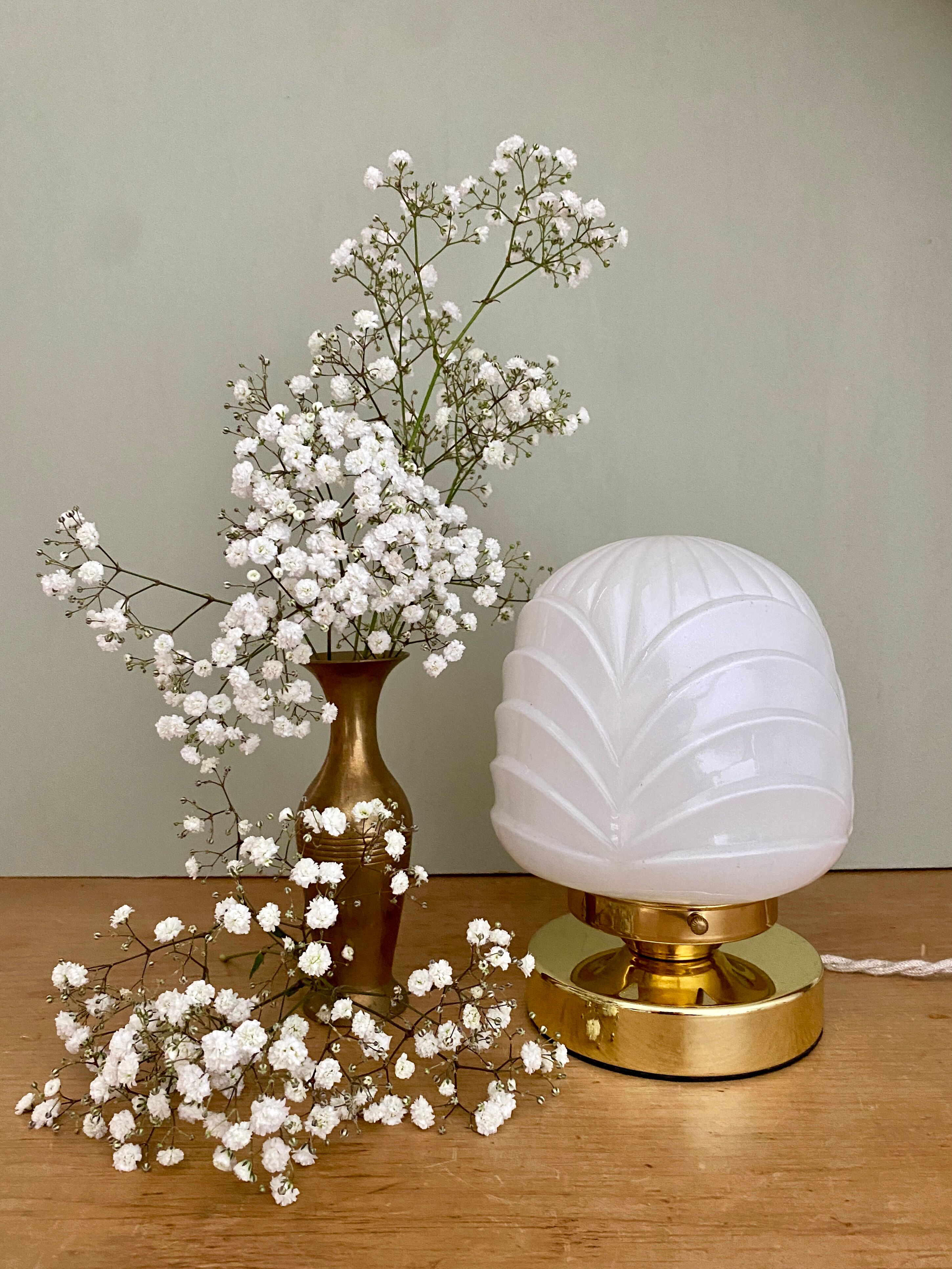 Vintage table lamp in white opaline