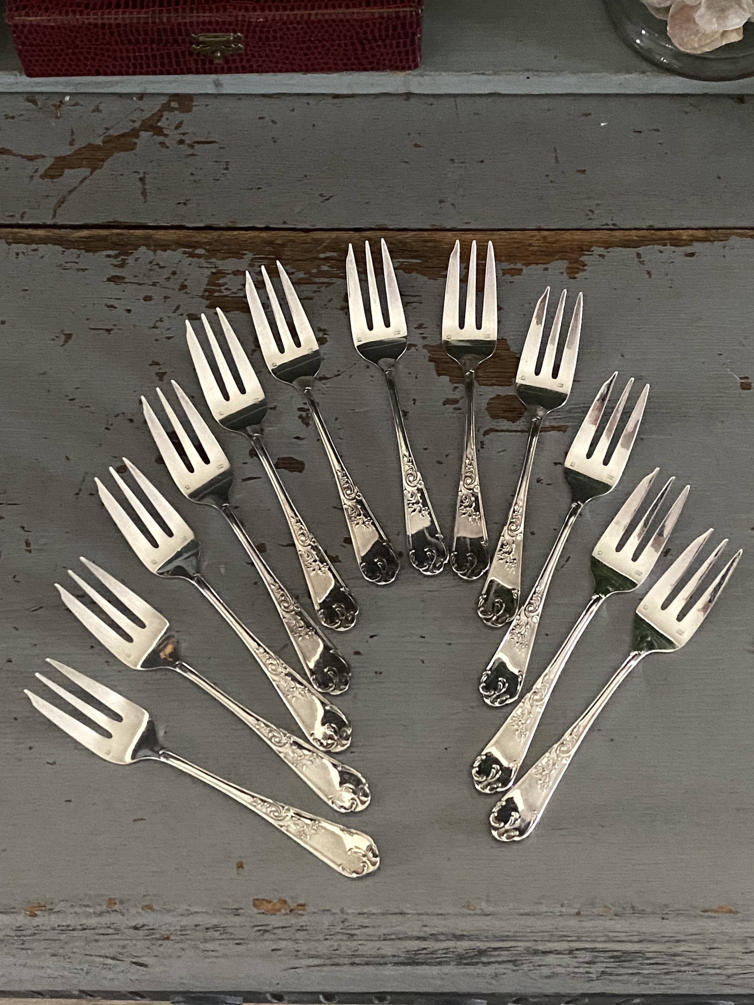 Dessert forks