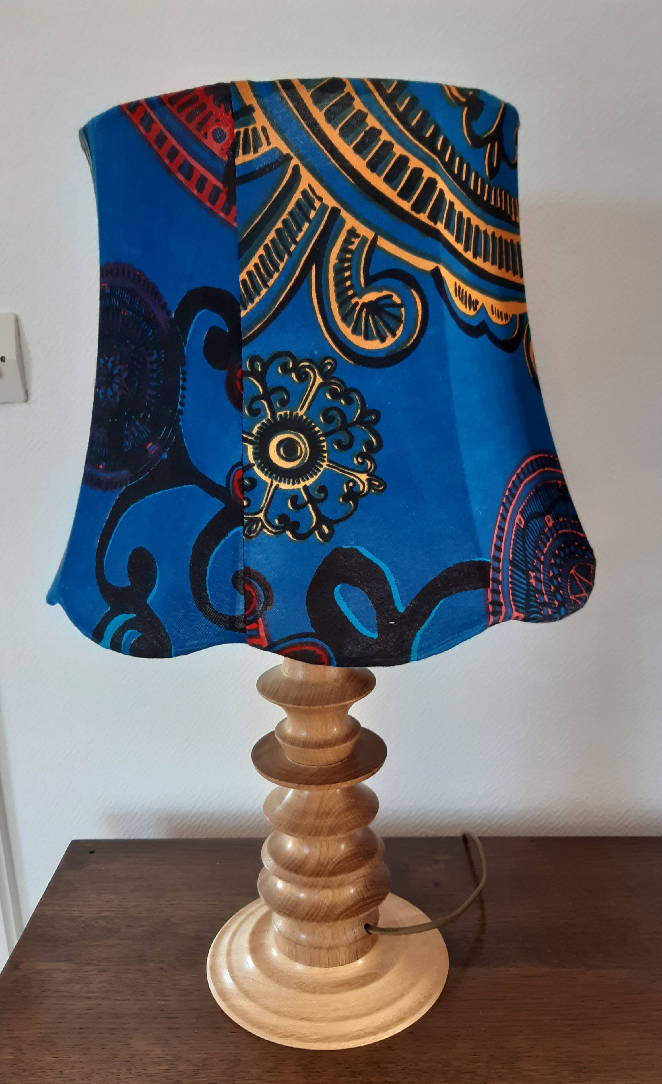 Lampe pied en bois tourné et abat-jour en tissu