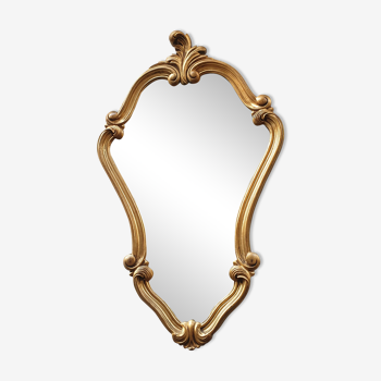 Miroir rocaille en bois sculpté doré