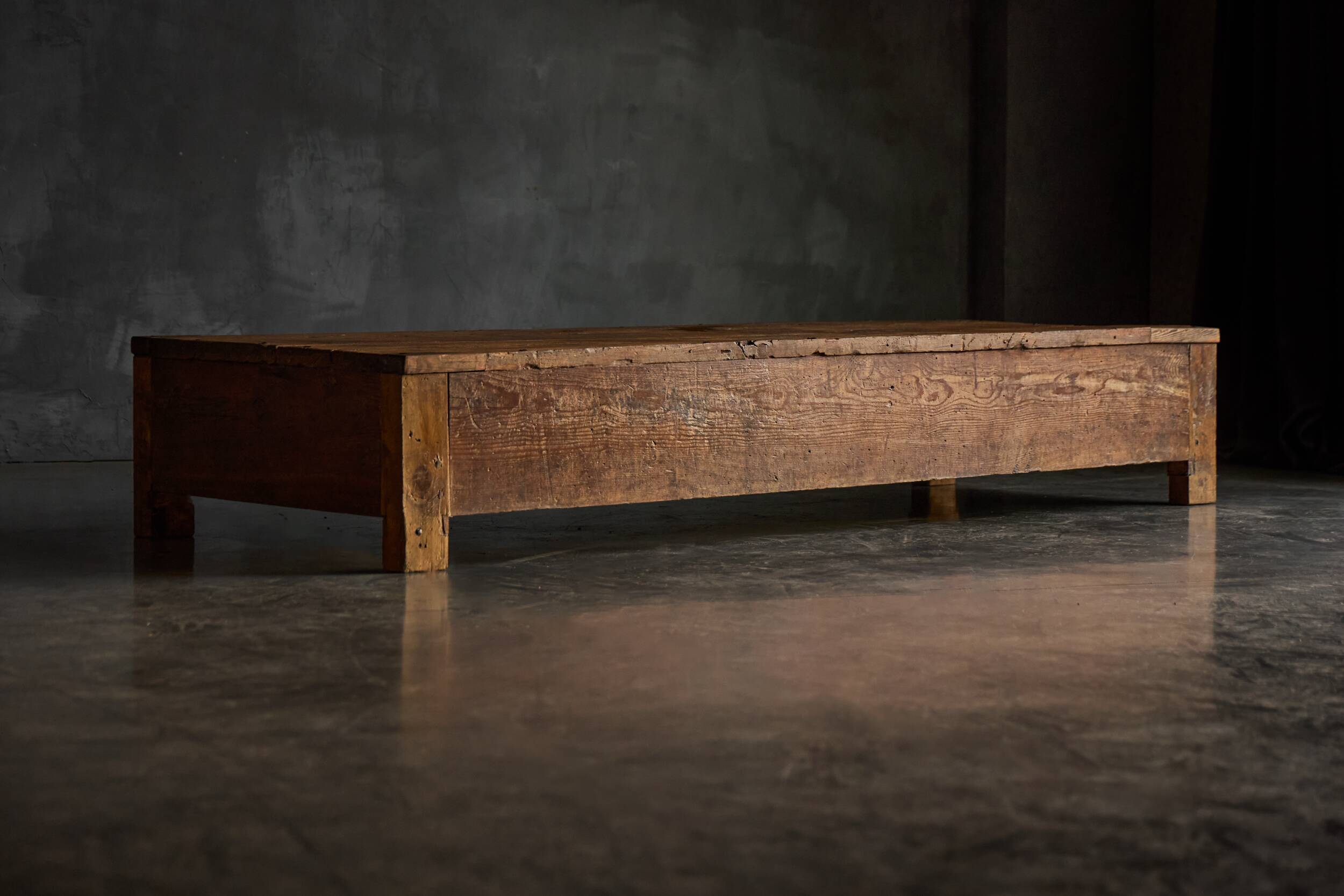 Table basse rustique vernaculaire, France, 20e siècle
