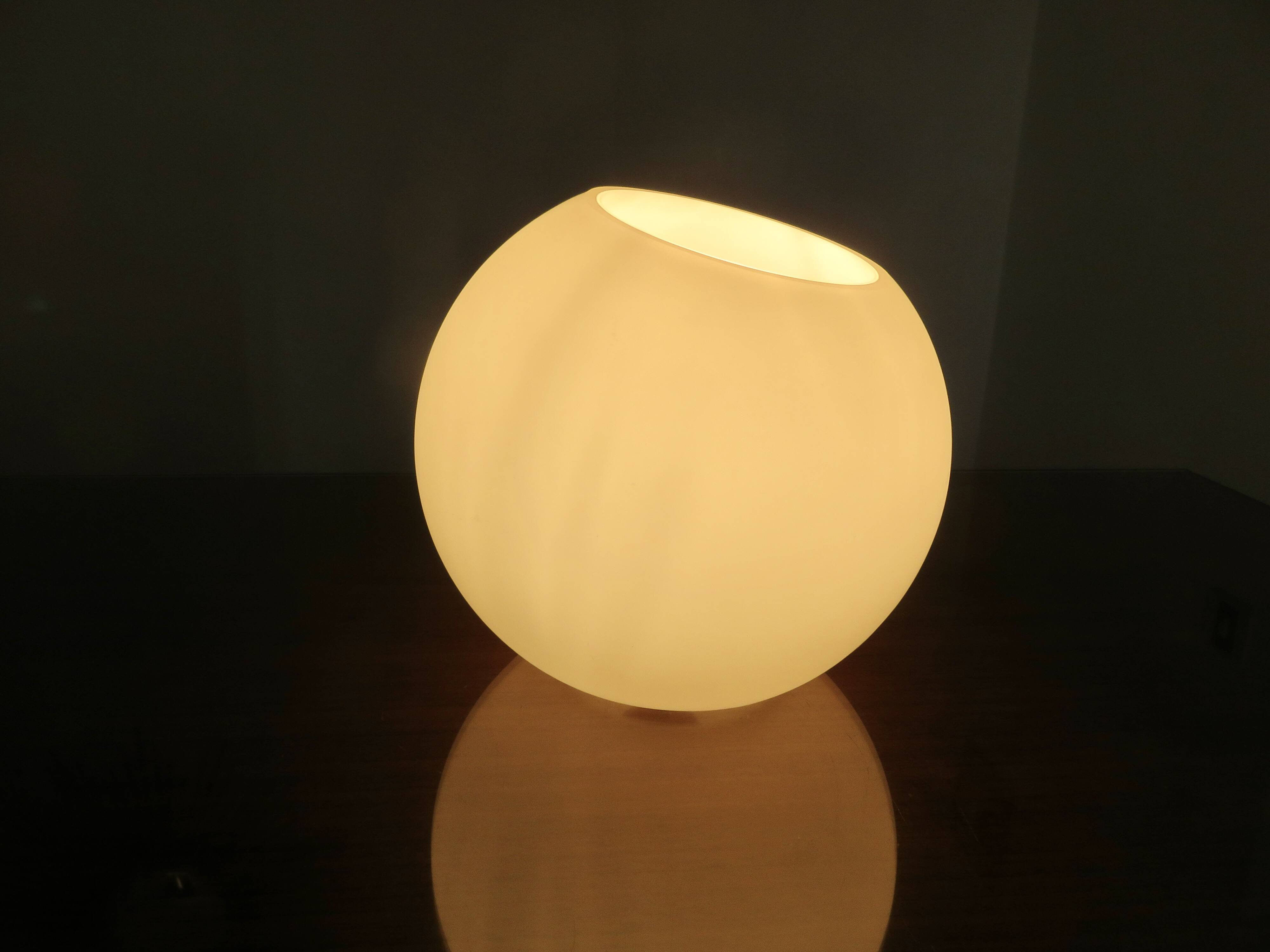 Lampe en opaline blanche 1980