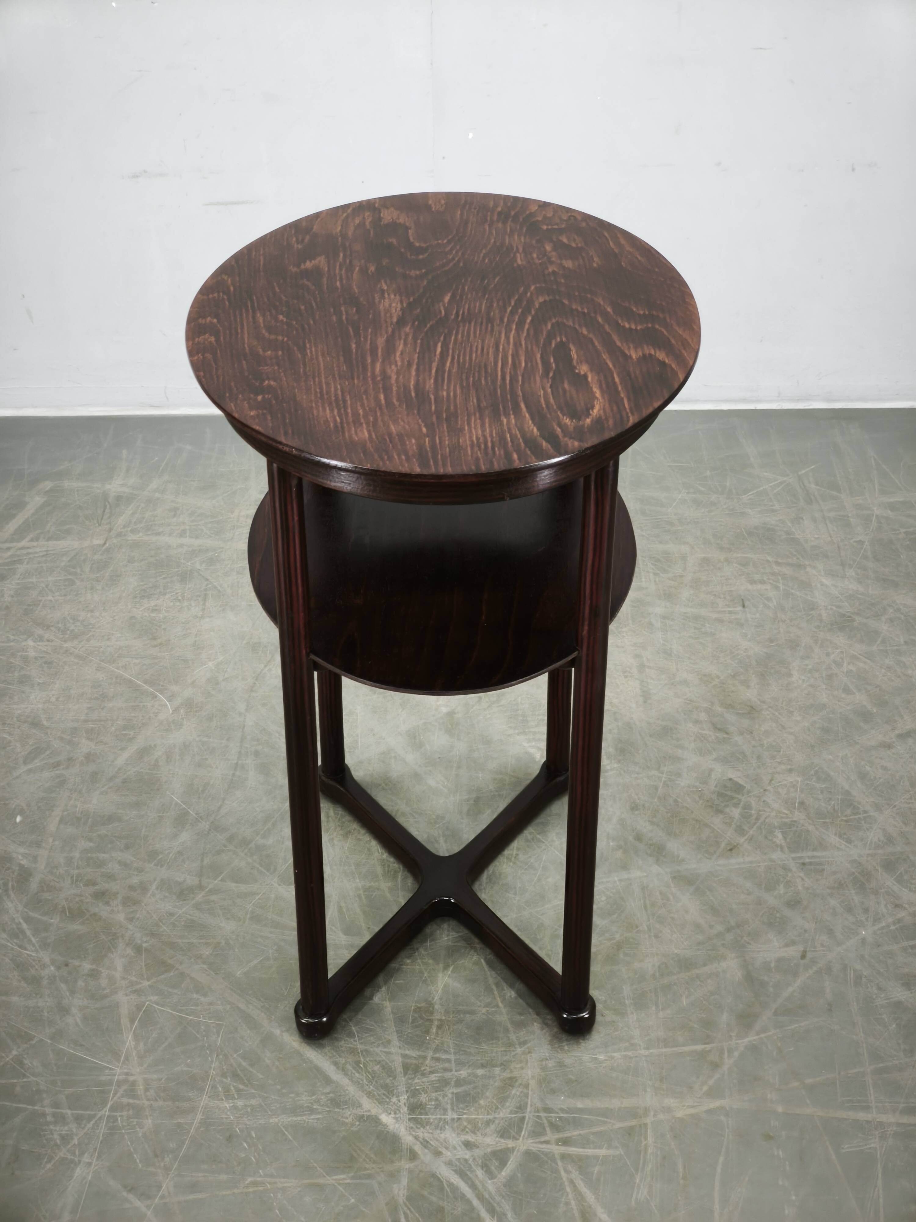 Table ovale de Josef Hoffmann pour Jacob & Josef Kohn, Vienne, vers 1900