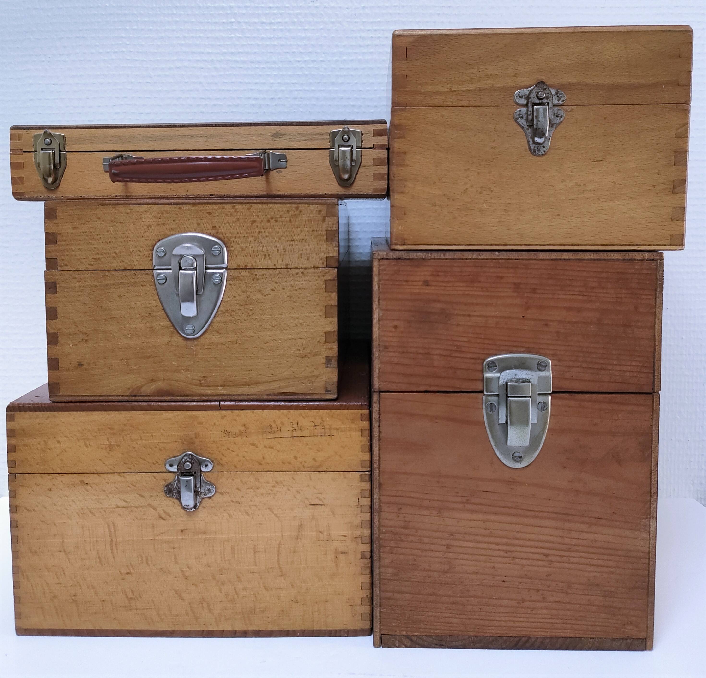 Cinq boîtes bois vintage