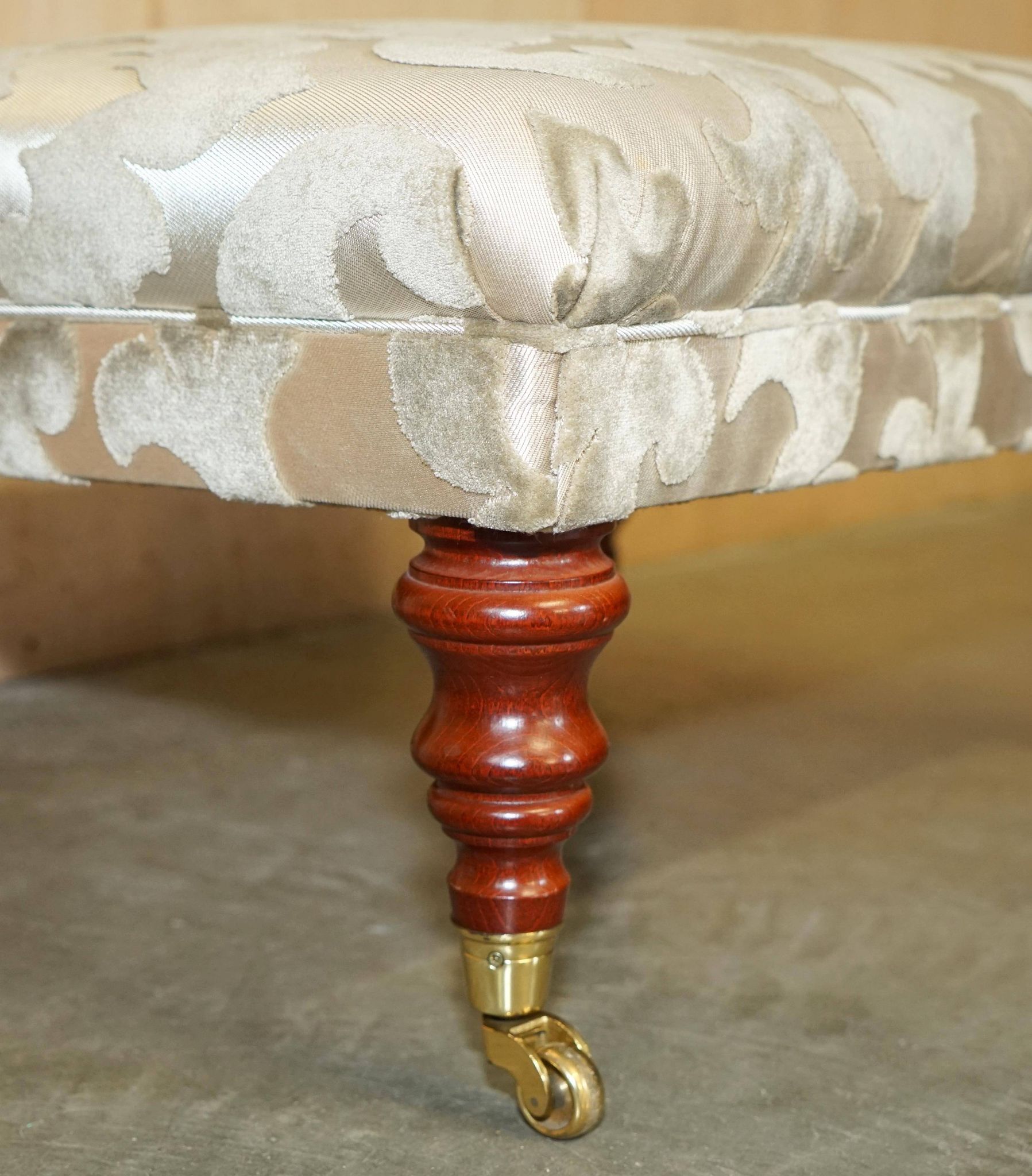 Canapé et repose-pieds en tissu, faits main en Angleterre