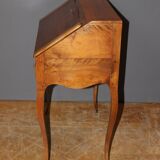 Bureau dos d'âne Louis XV en noyer XVIII siècle