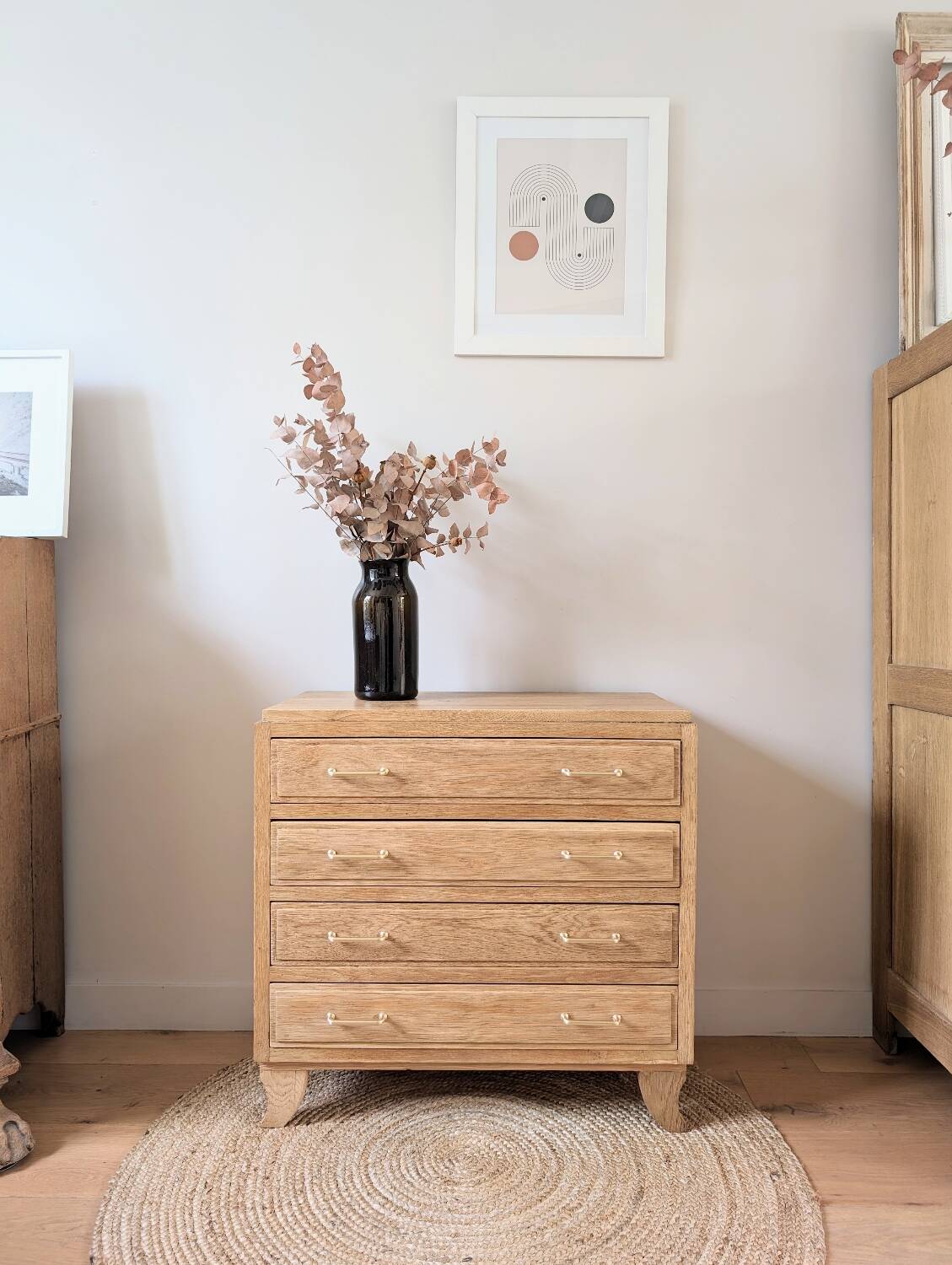 Retro chic oak chest of drawers with golden handles