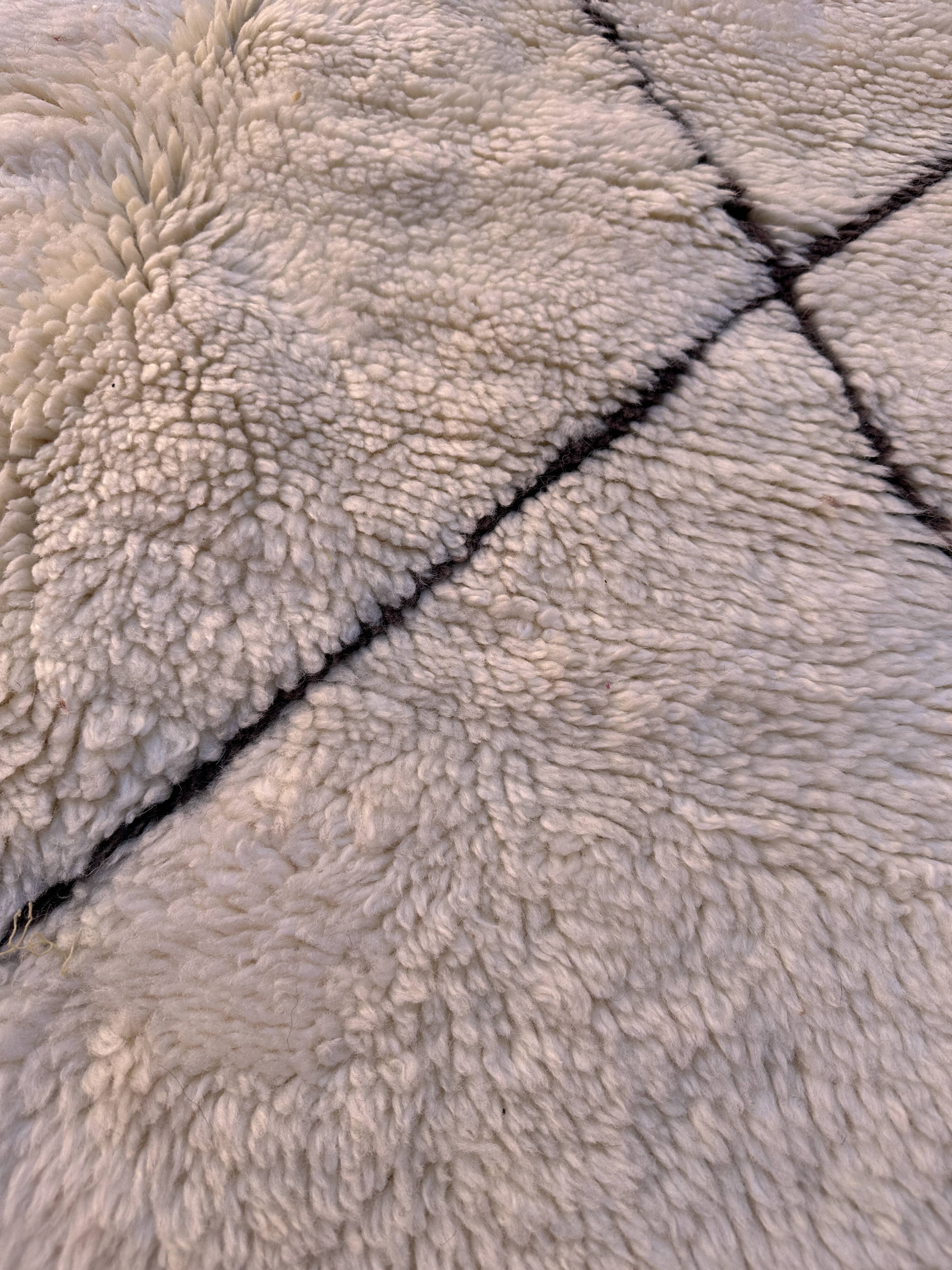 Moroccan rug Beni M'Rirt white - 224 x 294 cm