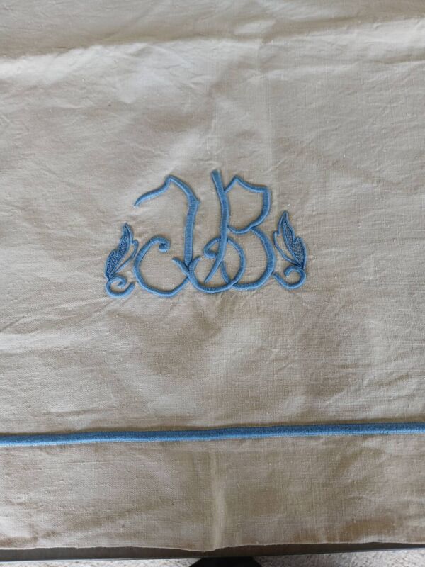 Drap ancien en lin broderie JB
