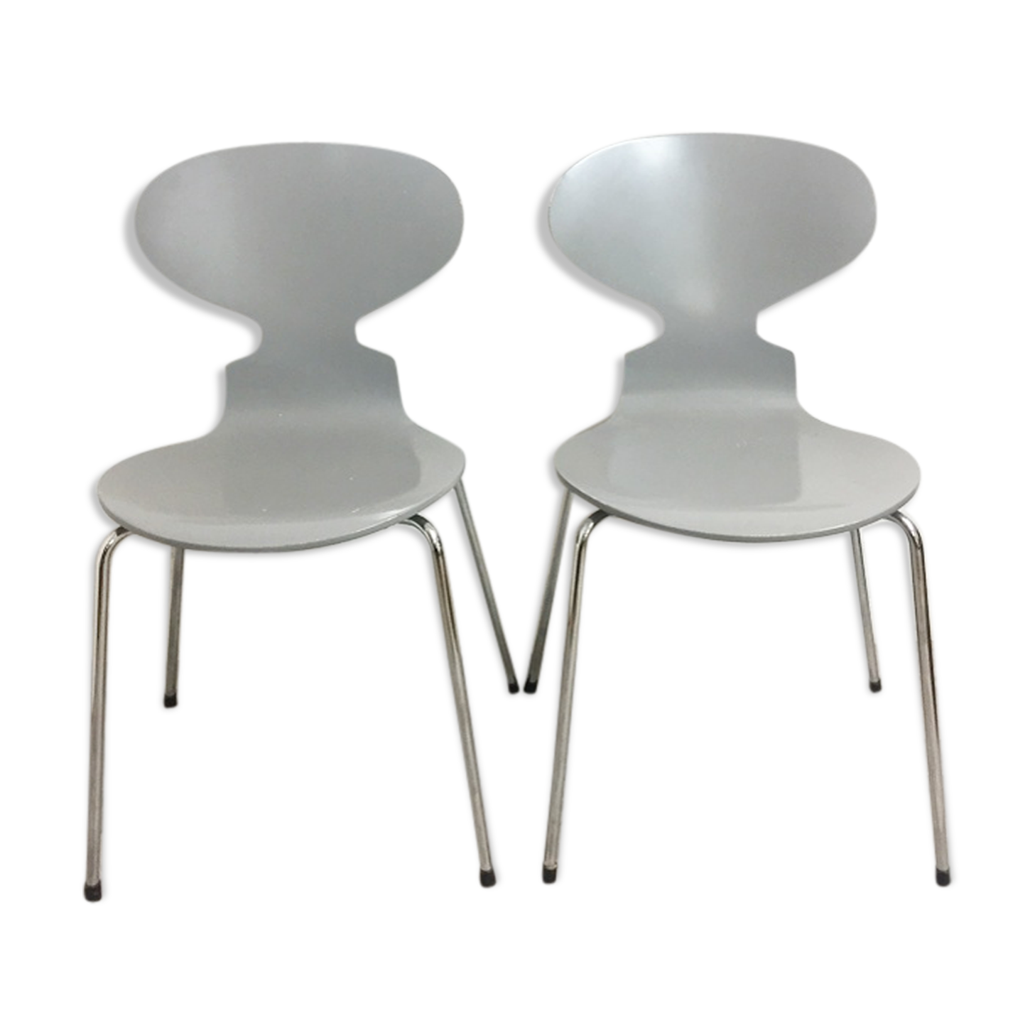 2 chaises "fourmi" Jacobsen, ed. Fritz Hansen, 2002