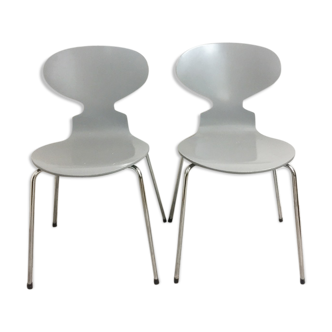 2 chaises "fourmi" Jacobsen, ed. Fritz Hansen, 2002