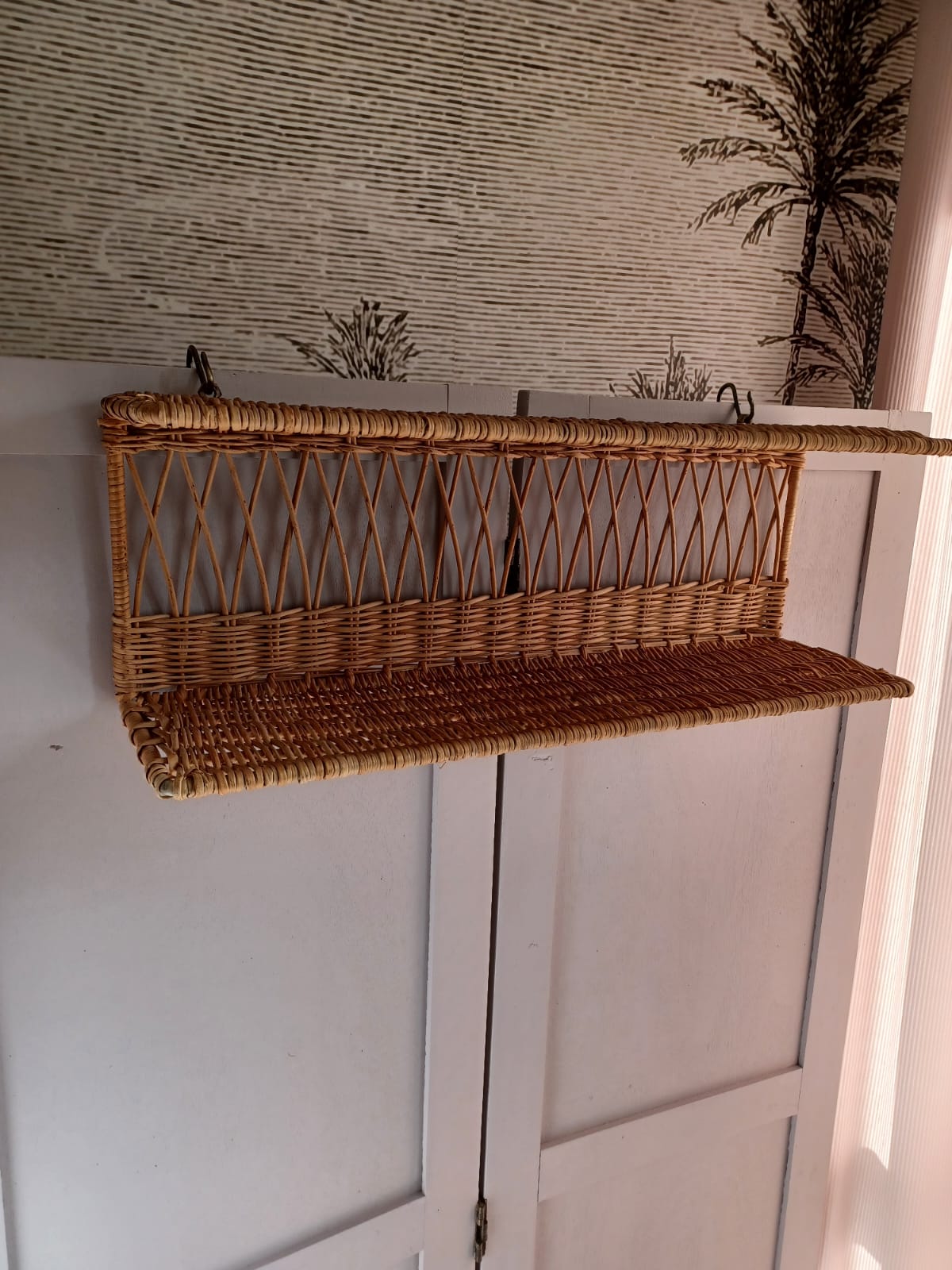 Étagère murale vintage en rotin