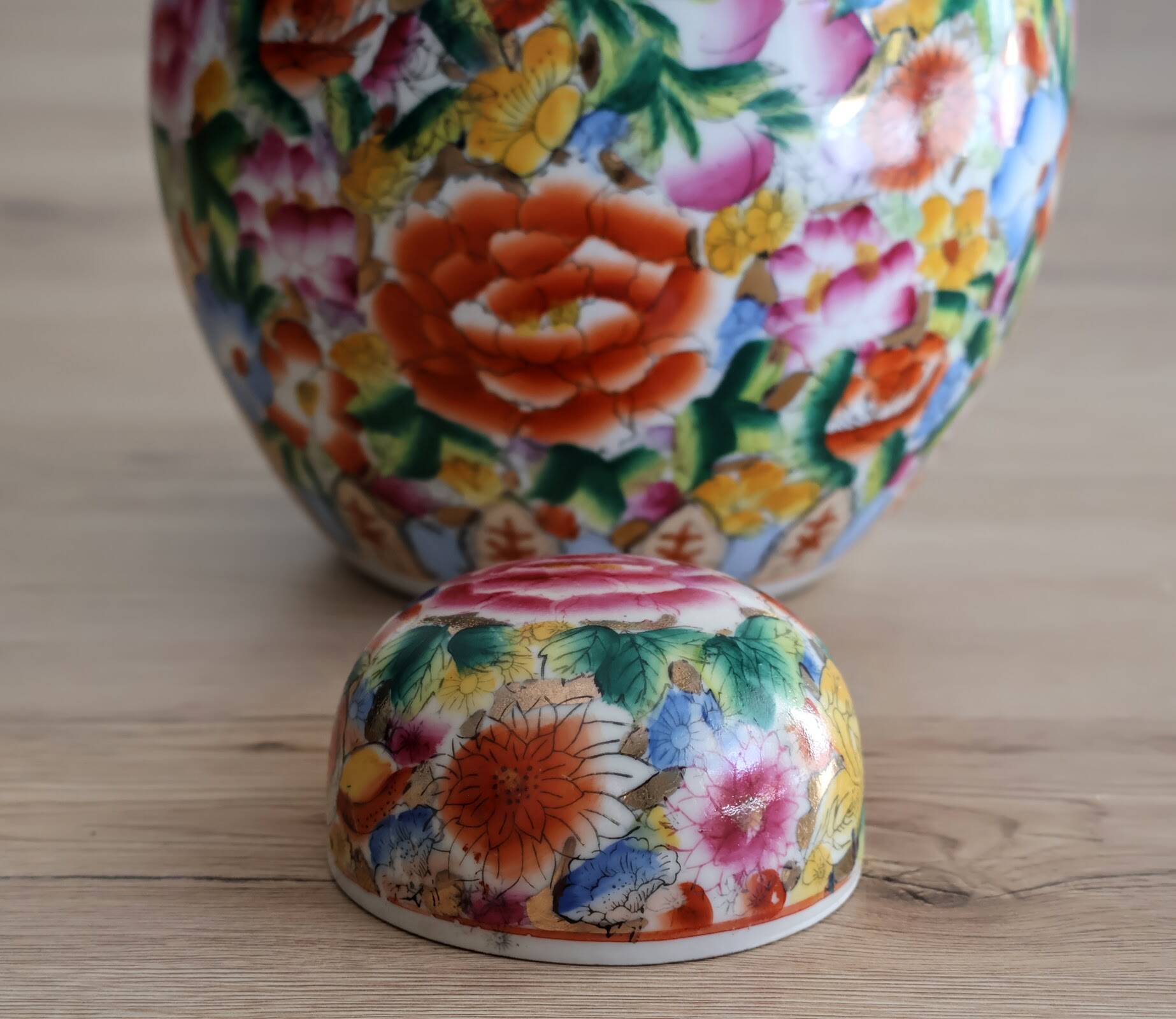 Large Chinese ginger jar with multi-colored porcelain lid