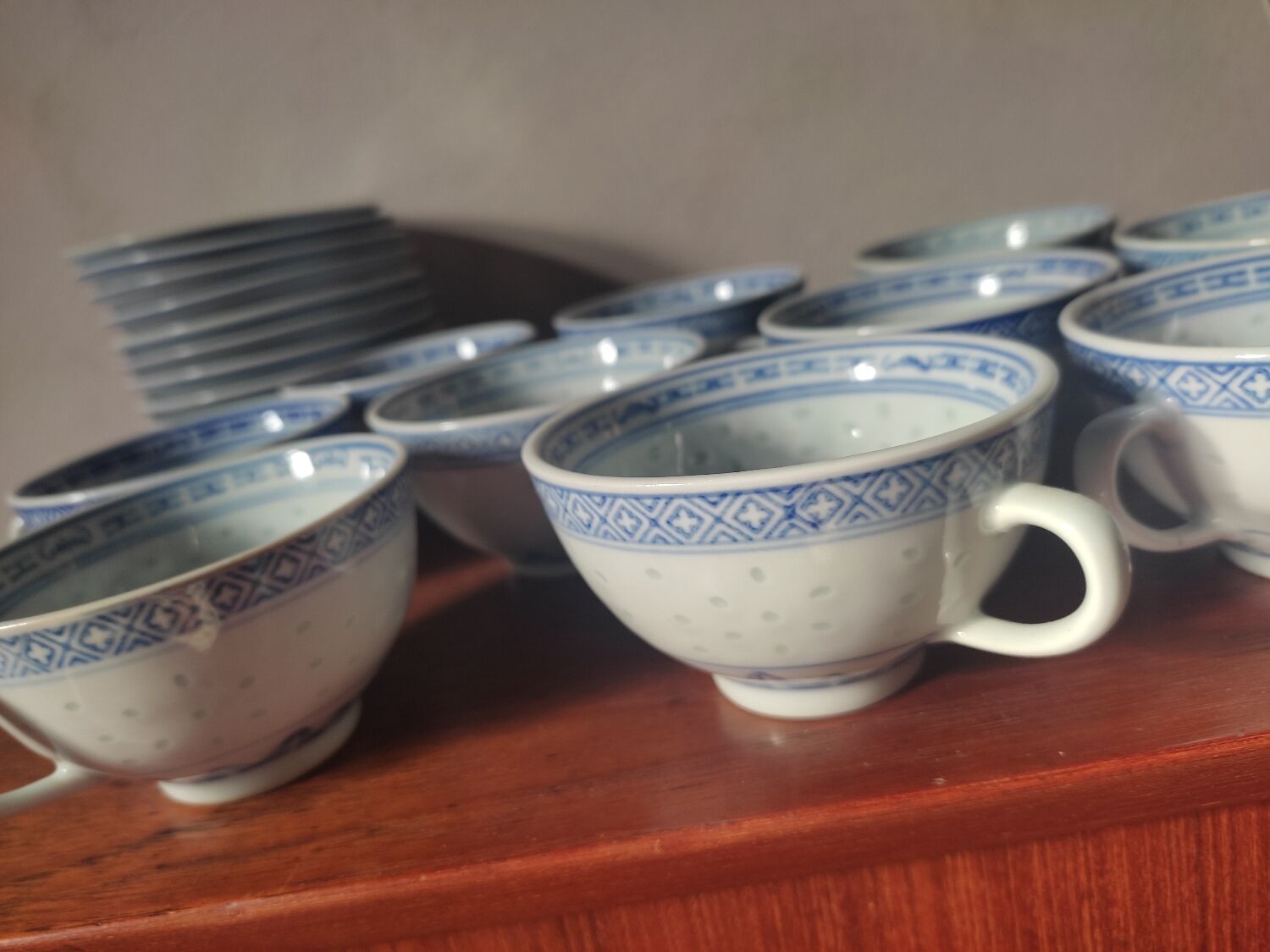 11 cups and saucers in vintage Chinese porcelain