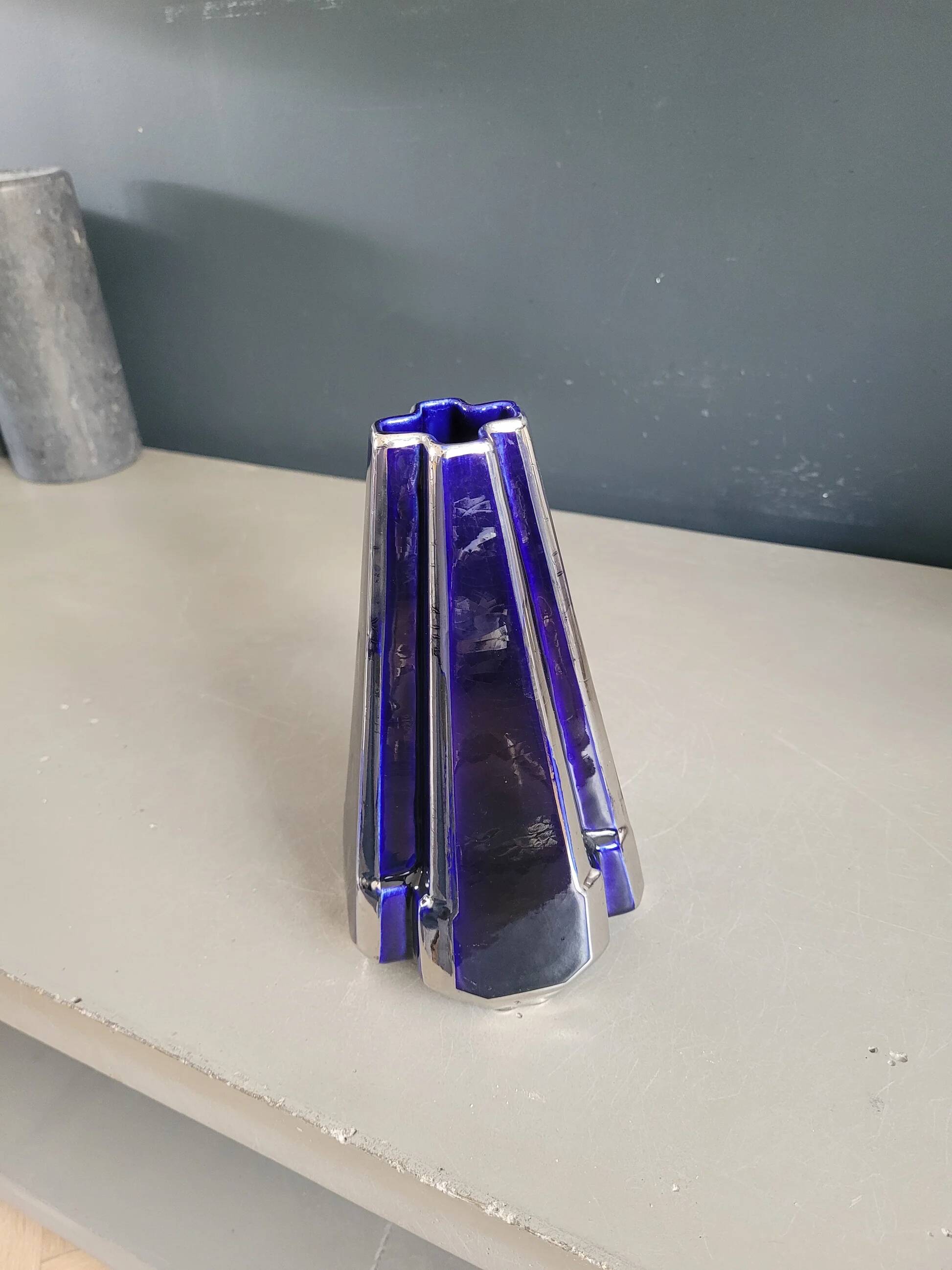 Pyramid vase Art Deco Moulin des Loups & Hamage Nord - blue and silver - Ref 959