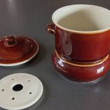 Stoneware pot with lid