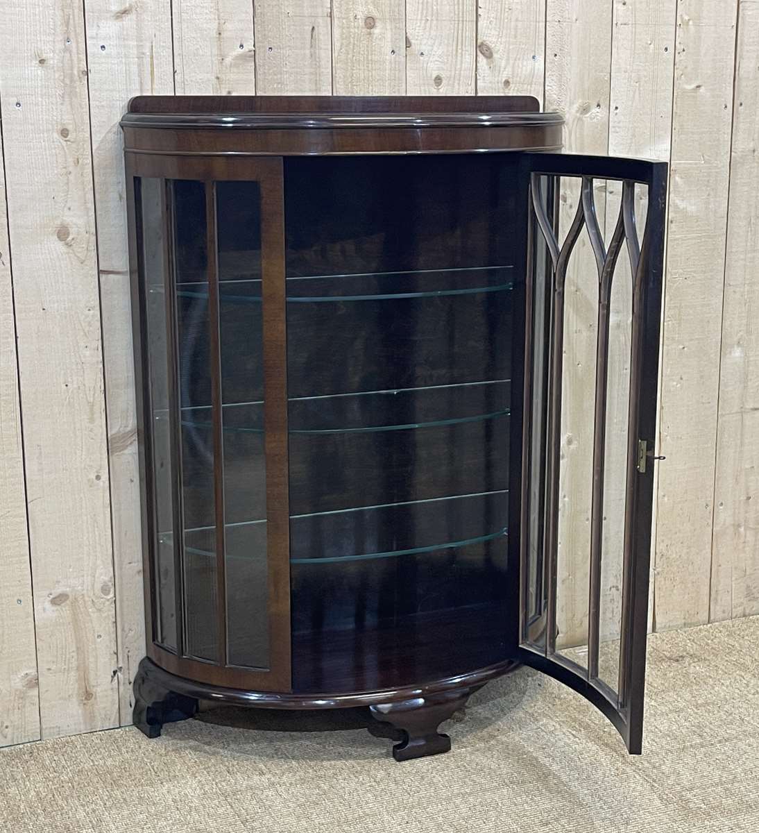 English mahogany showcase from the 1930s