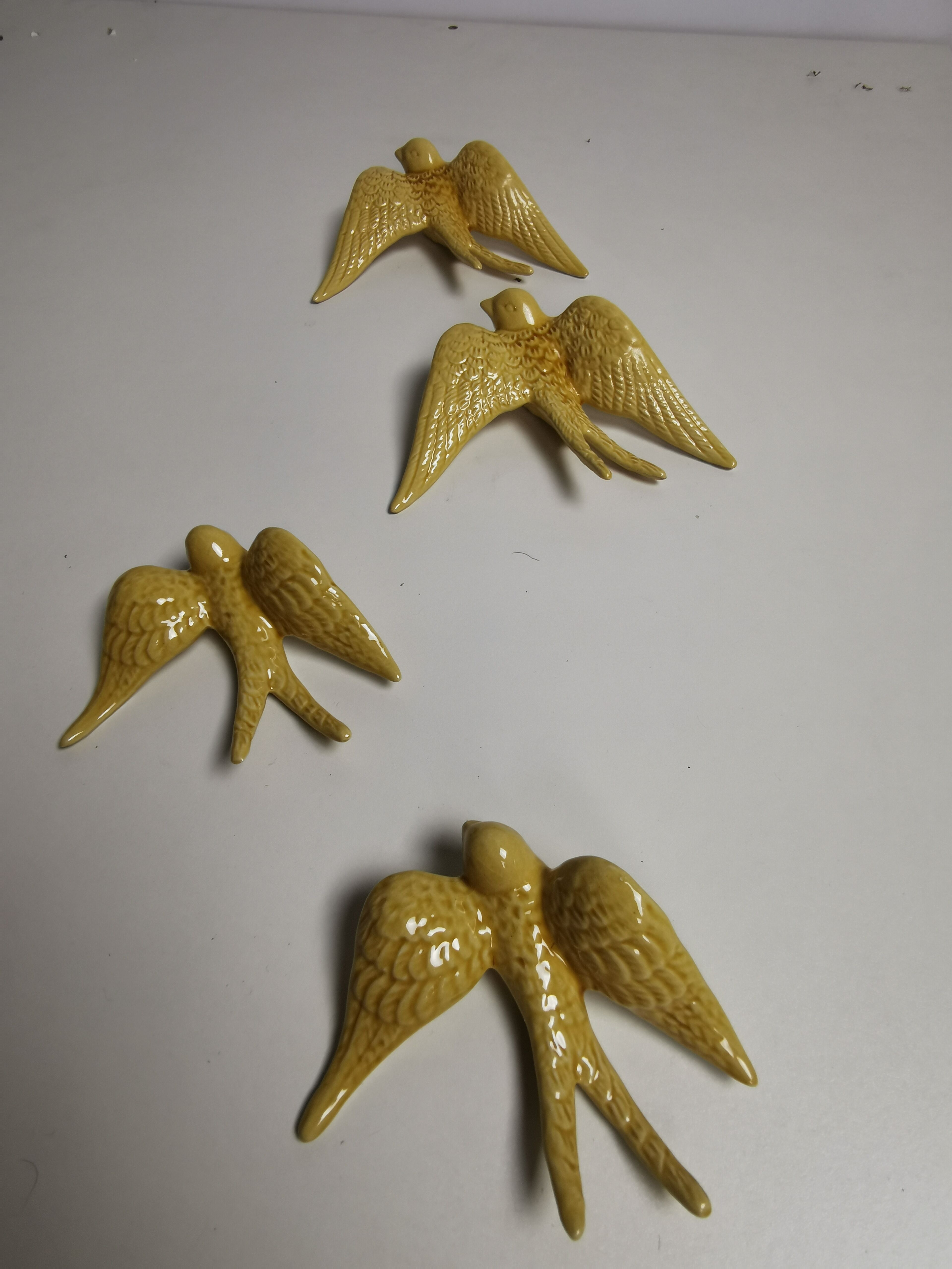 Batch of swallows in ceramic