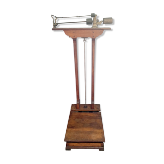 Former wooden doctor scale