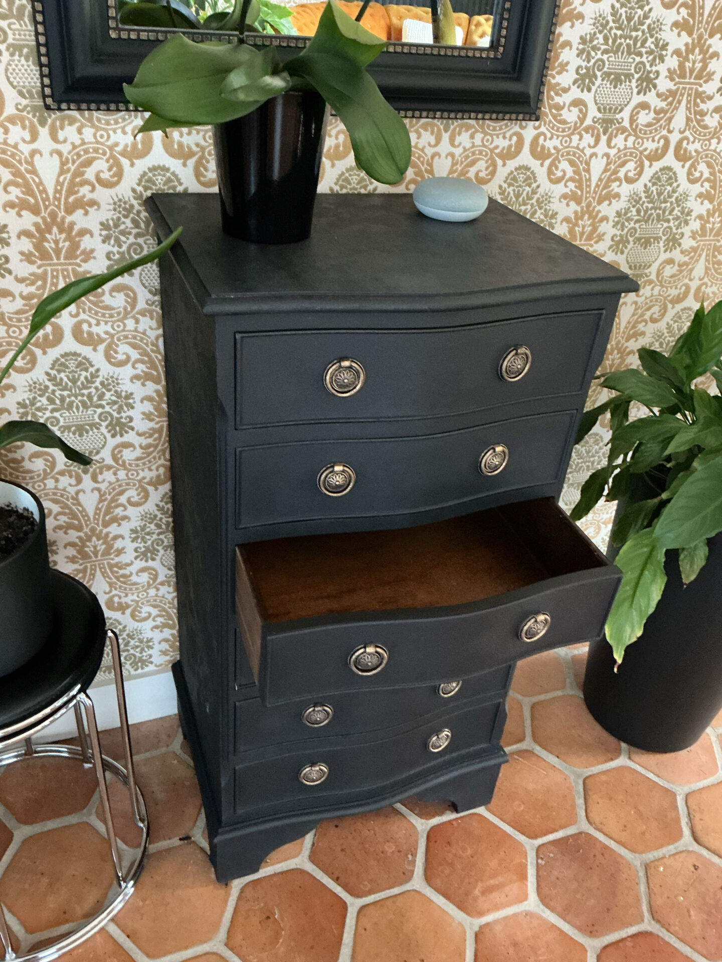Vintage curved chest of drawers in a reinterpreted Louis XV style