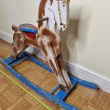 Cheval à bascule ancien en bois peint, années 50