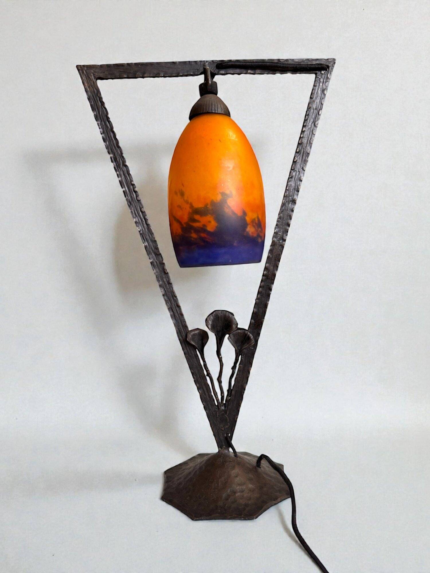 Art Deco lamp by Muller Frères Lunéville, signed glass, 1920.