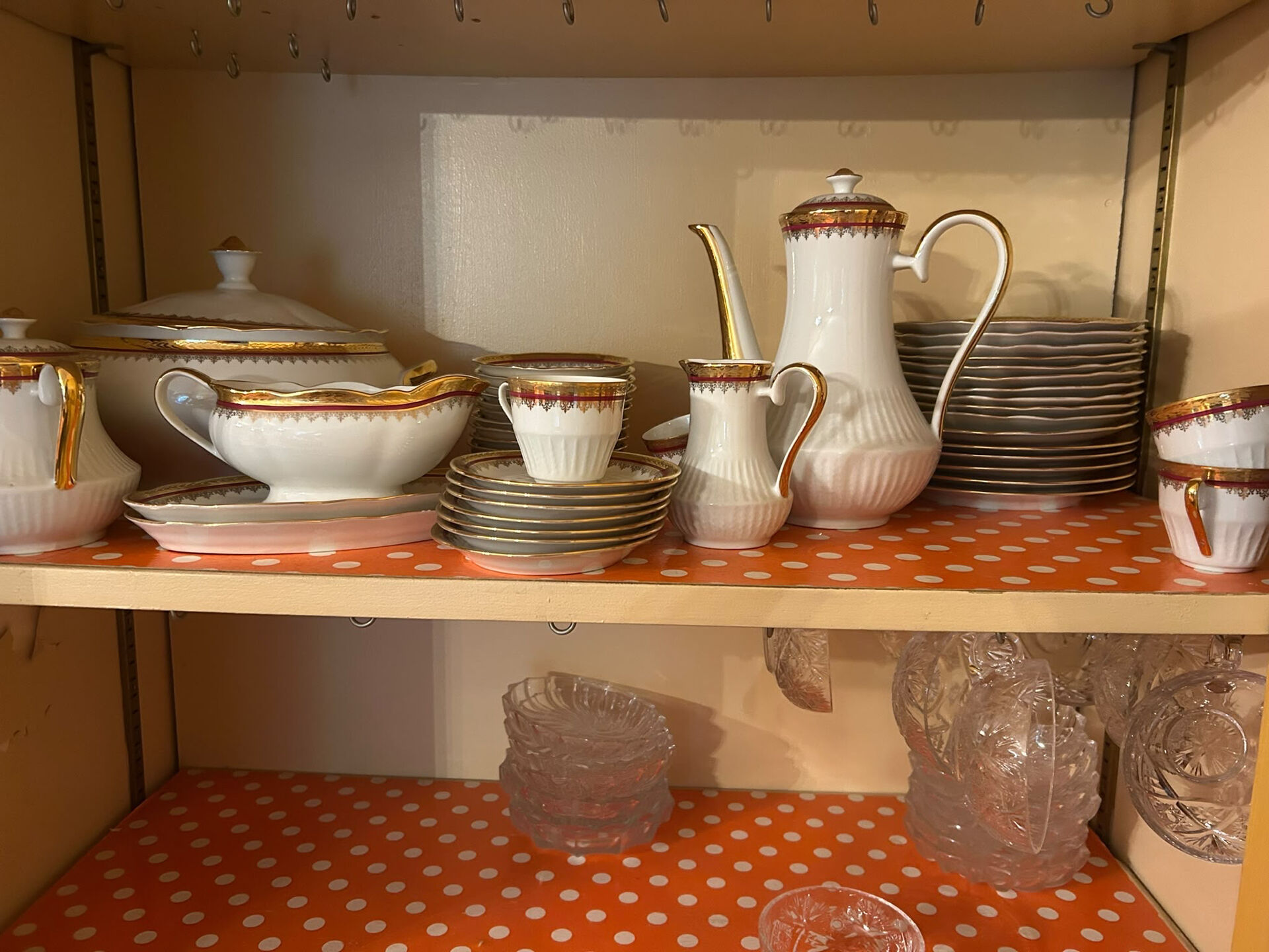 Service complet 78 pièces en porcelaine de Limoges filet or