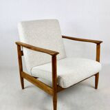 Fauteuil GFM-142, design par Edmund Homa des années 70, bouclé ivoire blanc - 2 pièces disponibles.