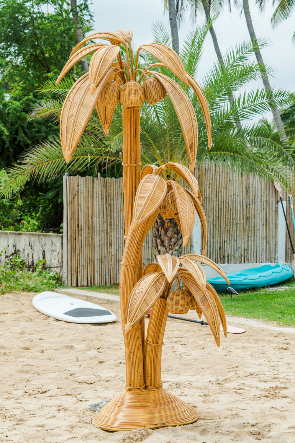 Large "coconut/palm" lamp in rattan