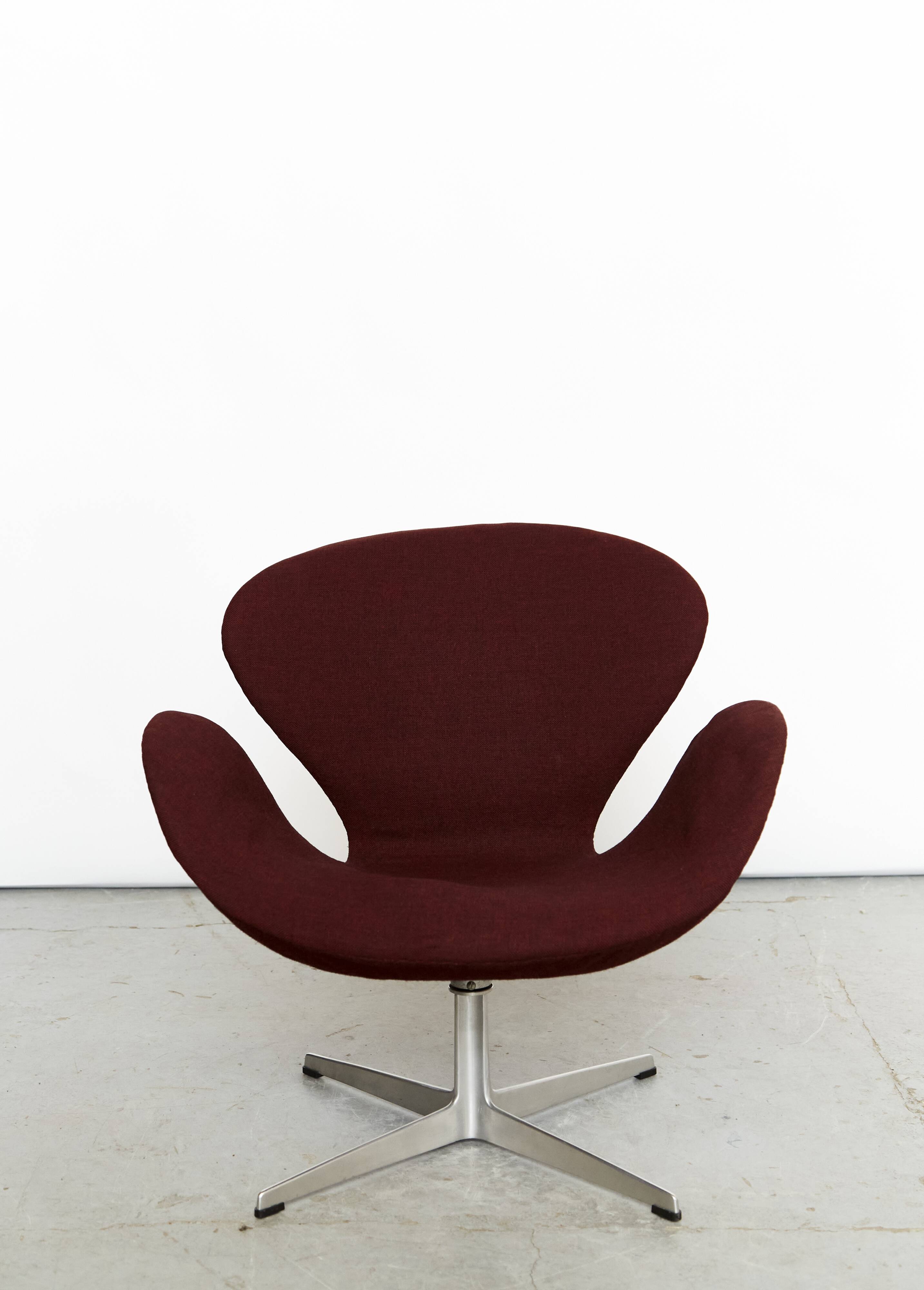 Arne Jacobsen Swan Chair for Fritz Hansen