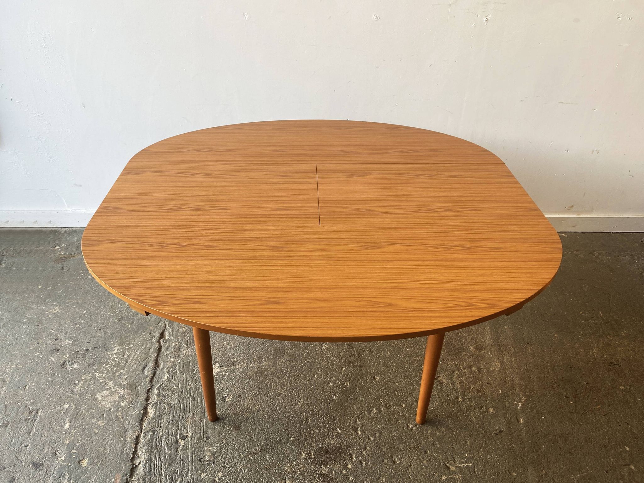 1960’s Mid-Century Modern extending dining table by Schrieber Furniture